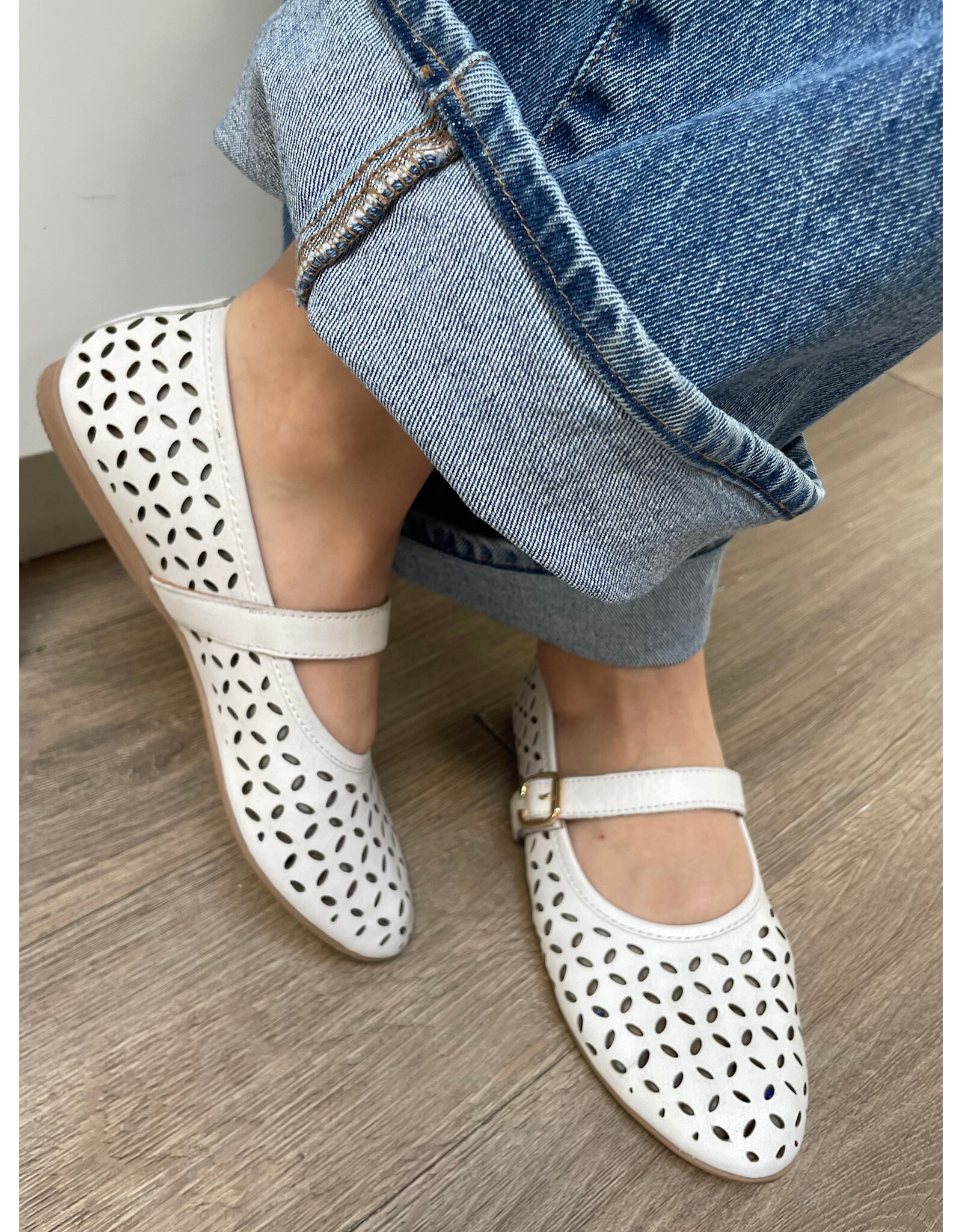 Bueno Bueno - Kehlani Perforated Mary Jane Flat (Ice White)