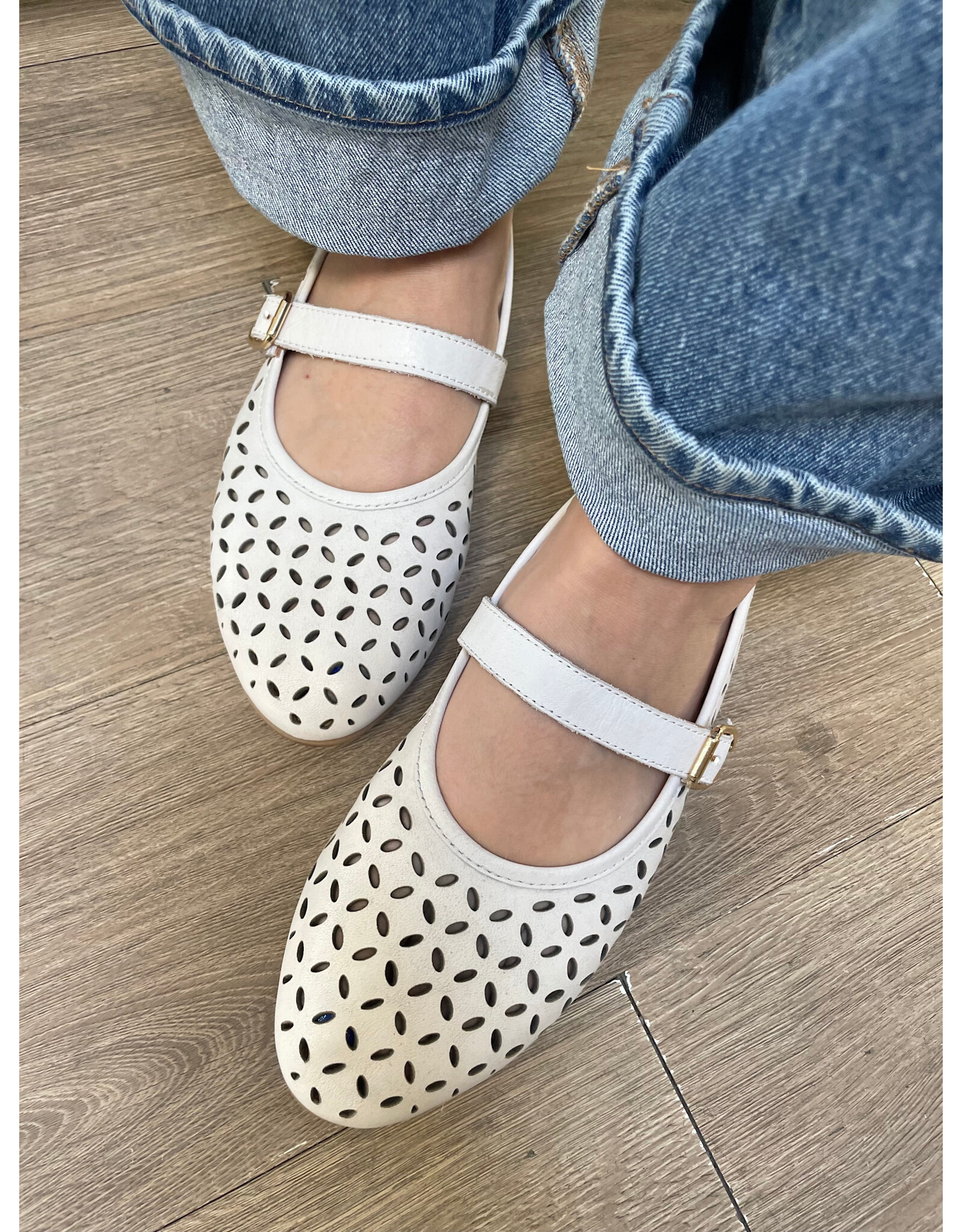 Bueno Bueno - Kehlani Perforated Mary Jane Flat (Ice White)
