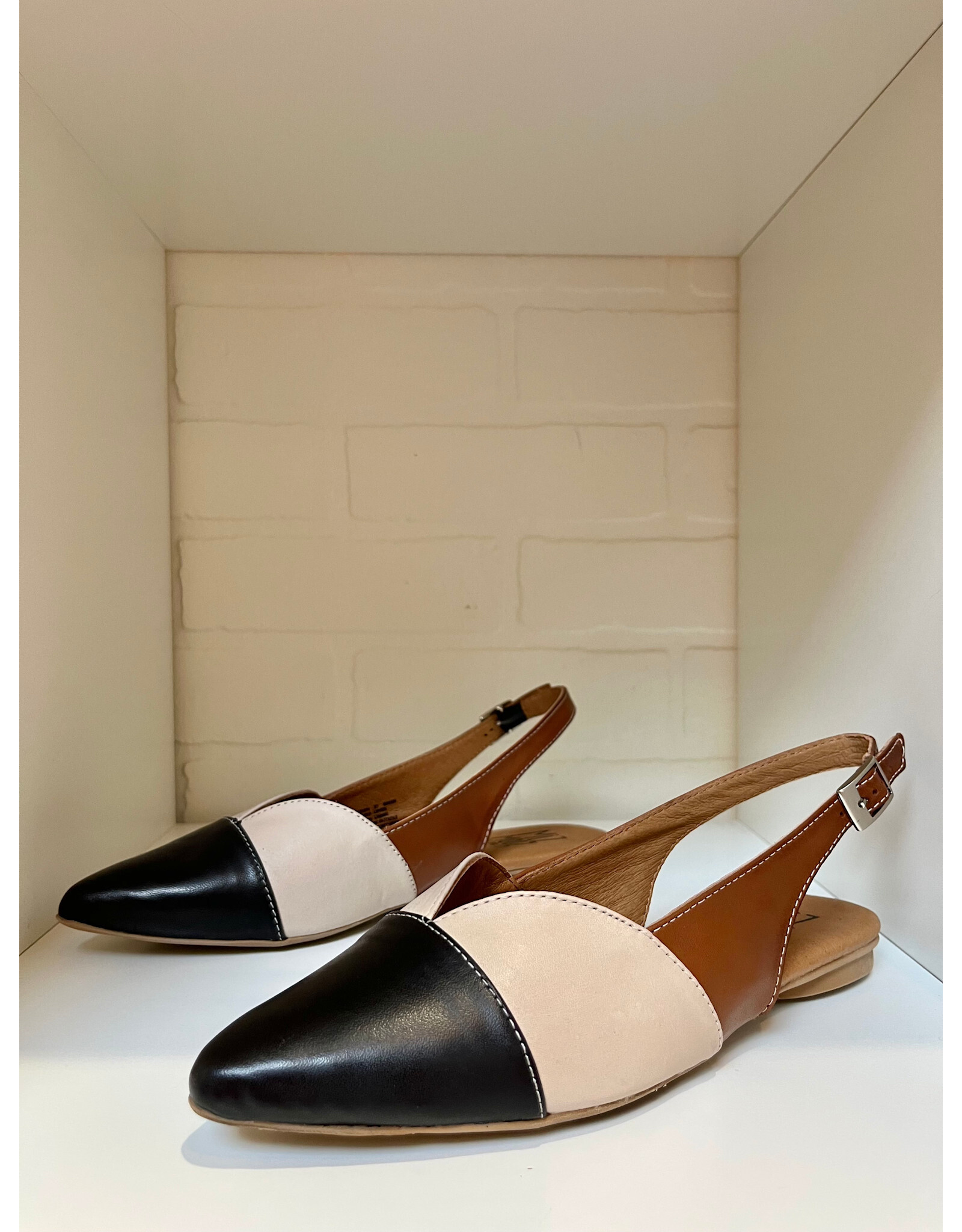 Miz Mooz Miz Mooz - Jayden Slingback Flat (Black / Tan / Cognac)
