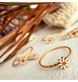 Pika & Bear Pika & Bear - "Daisy Jane" Enamelled Daisy Ring in Gold