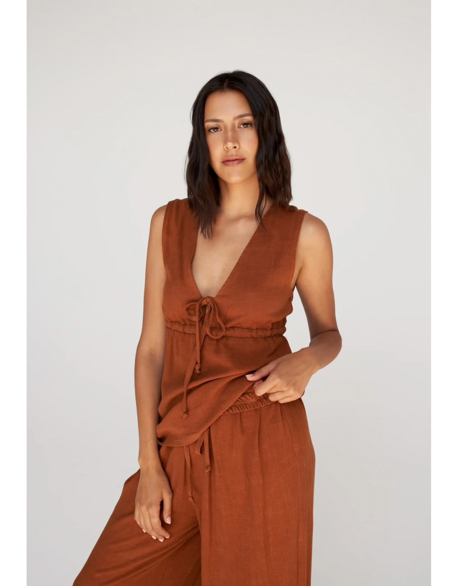 Dailystory Dailystory - Hollie Textured Sleeveless Top (Cognac)