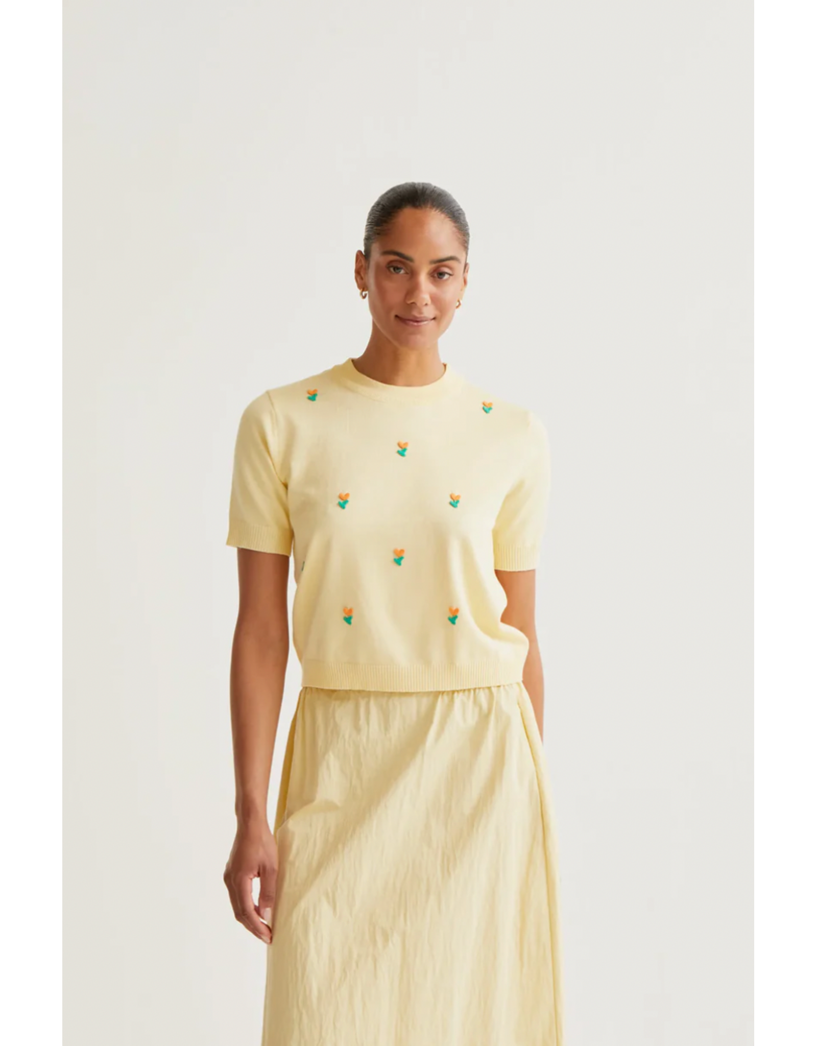 Compania Fantastica Compania Fantastica -  Short Sleeve Knit Top with Embroidered Flowers (Yellow)