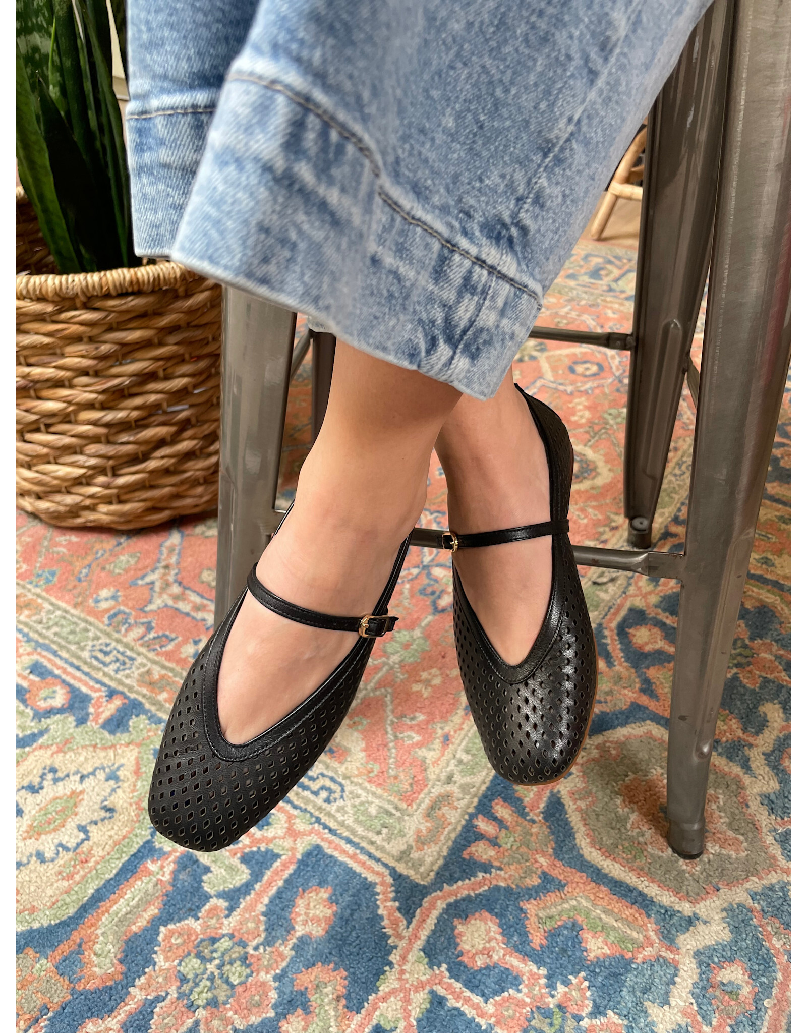 Ateliers Ateliers - Sian Perforated Mary-Jane Flat (Black)