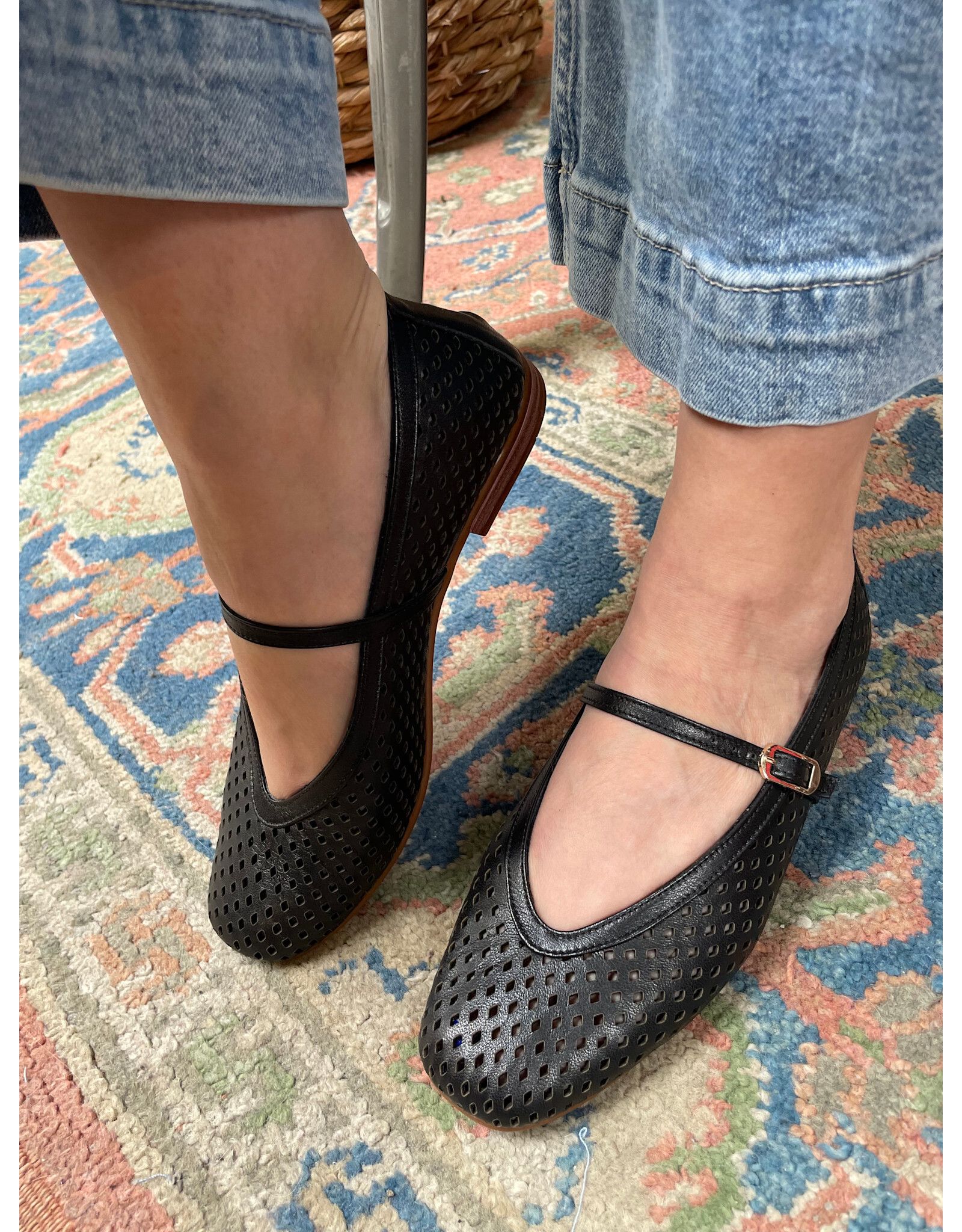 Ateliers Ateliers - Sian Perforated Mary-Jane Flat (Black)
