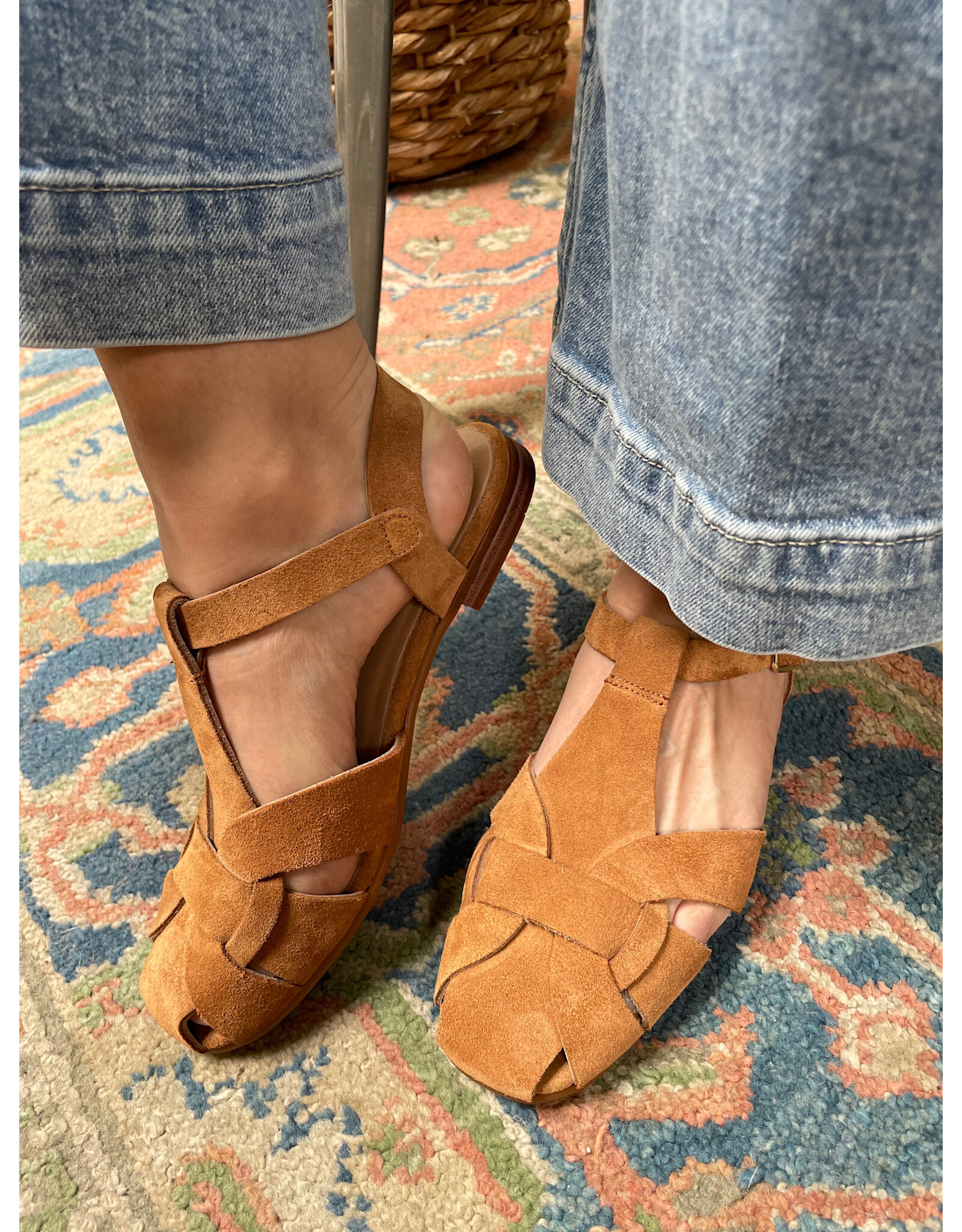 Ateliers Ateliers - Sinela Suede Fisherman Sandal (Tan)