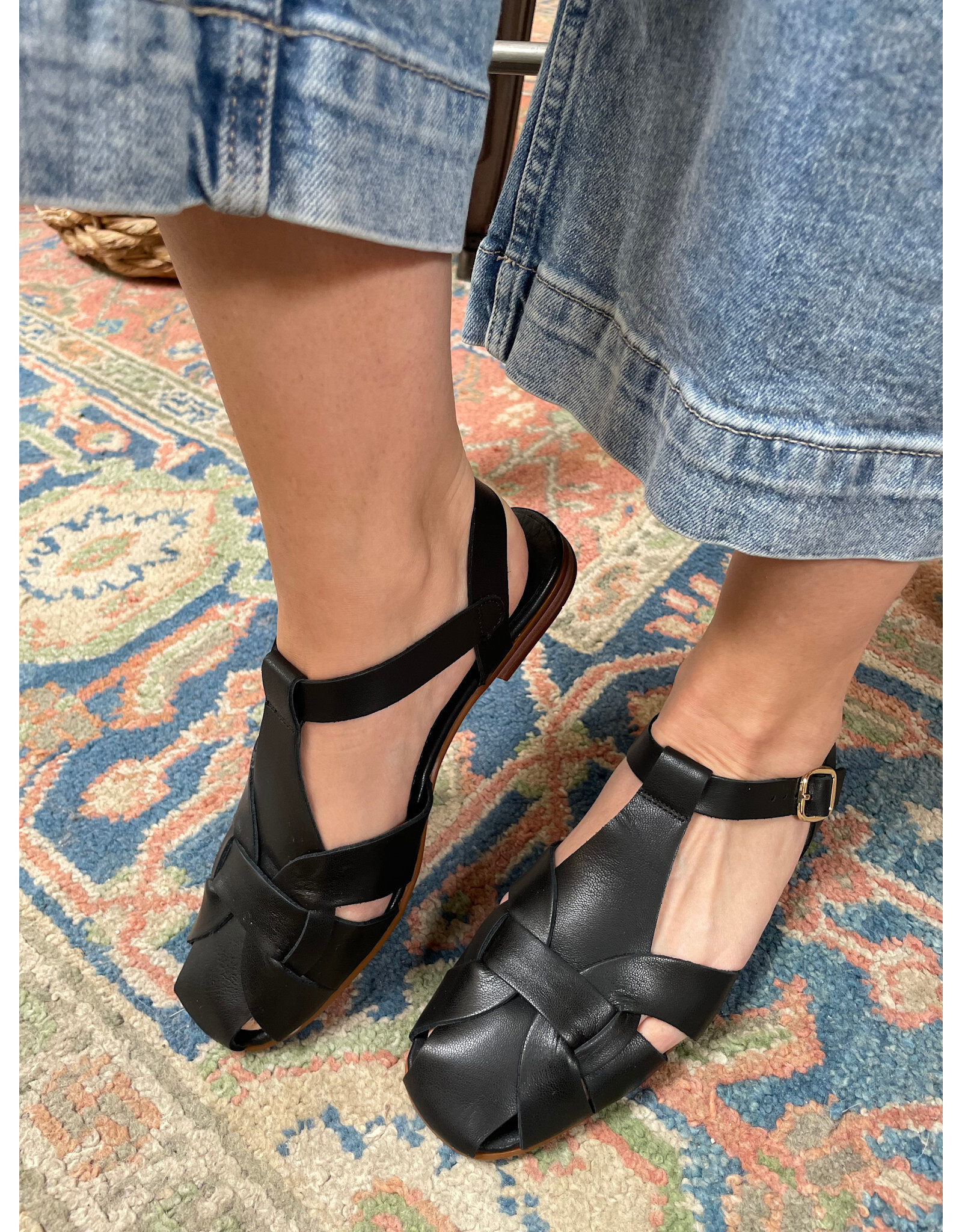 Ateliers Ateliers - Sinela Leather Fisherman Sandal (Black)