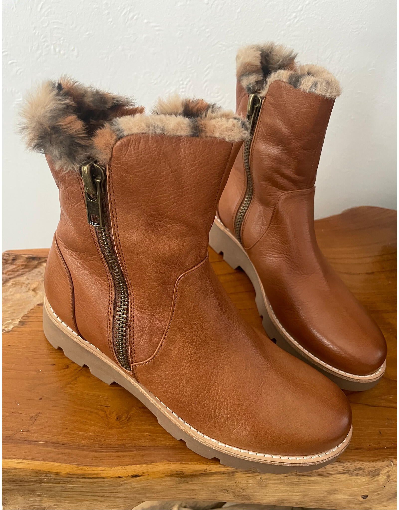 Django and Juliette Django & Juliette - Dlinga (Drambuie - Tan Leopard Leather - Fur)