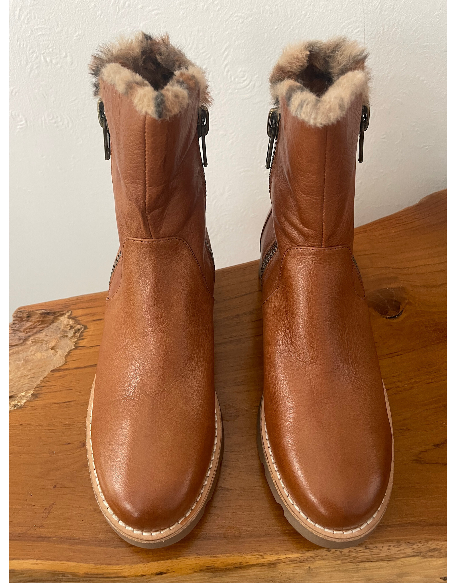 Django and Juliette Django & Juliette - Dlinga (Drambuie - Tan Leopard Leather - Fur)