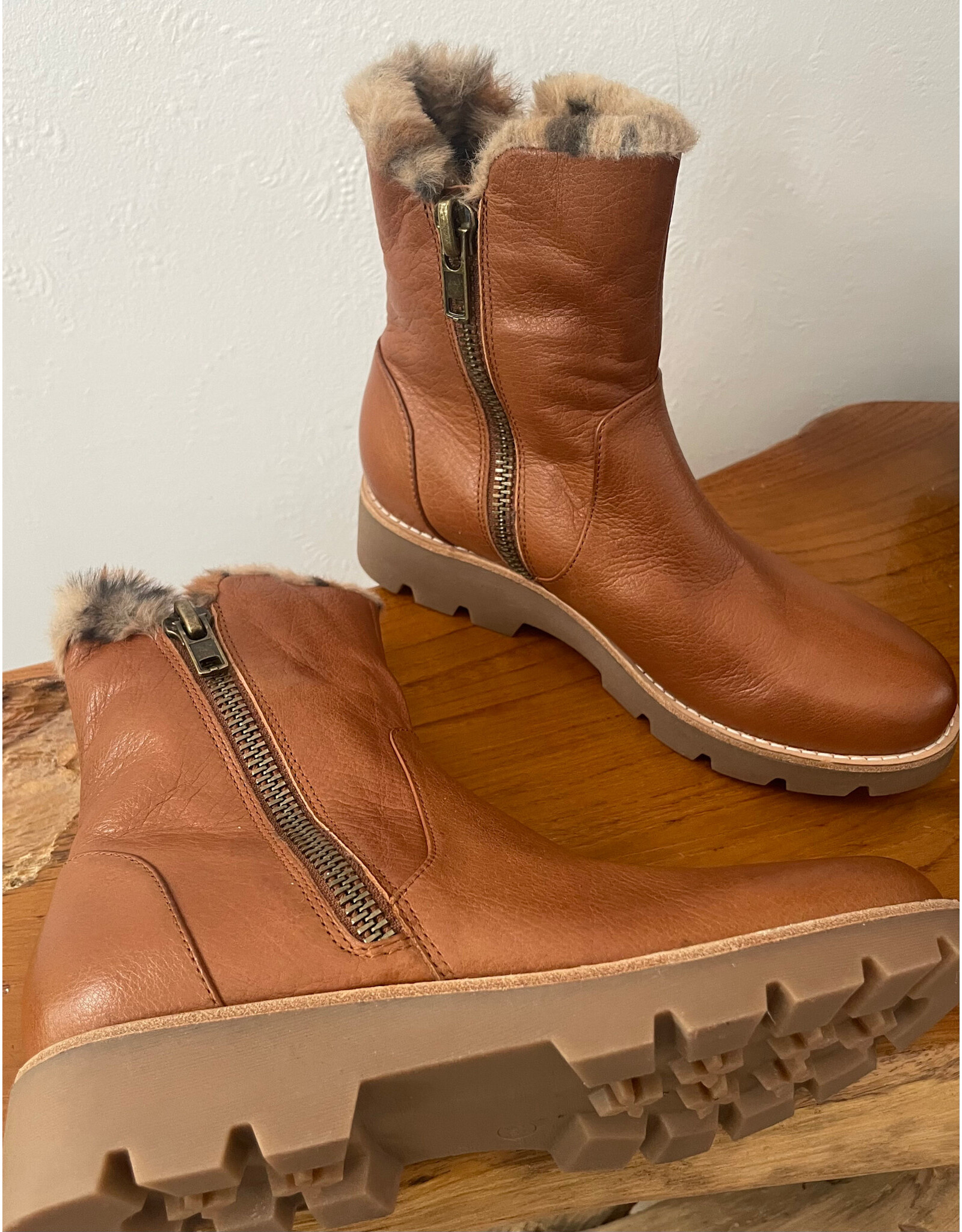 Django and Juliette Django & Juliette - Dlinga (Drambuie - Tan Leopard Leather - Fur)