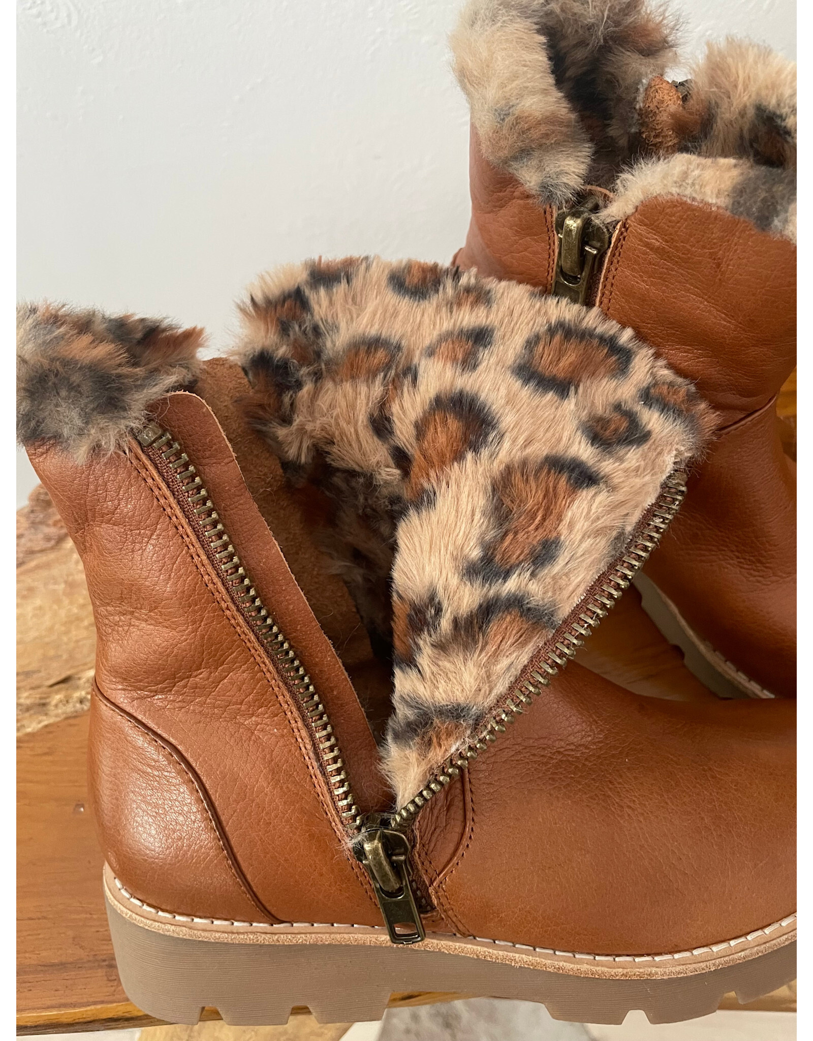 Django and Juliette Django & Juliette - Dlinga (Drambuie - Tan Leopard Leather - Fur)