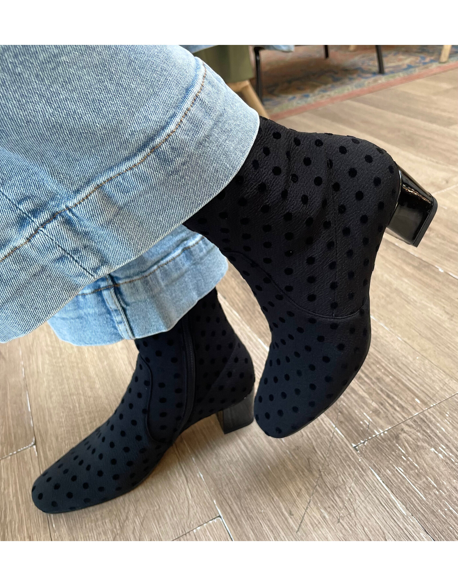 Django and Juliette Django & Juliette - Hartful (Blk Spot Stretch Fabric)