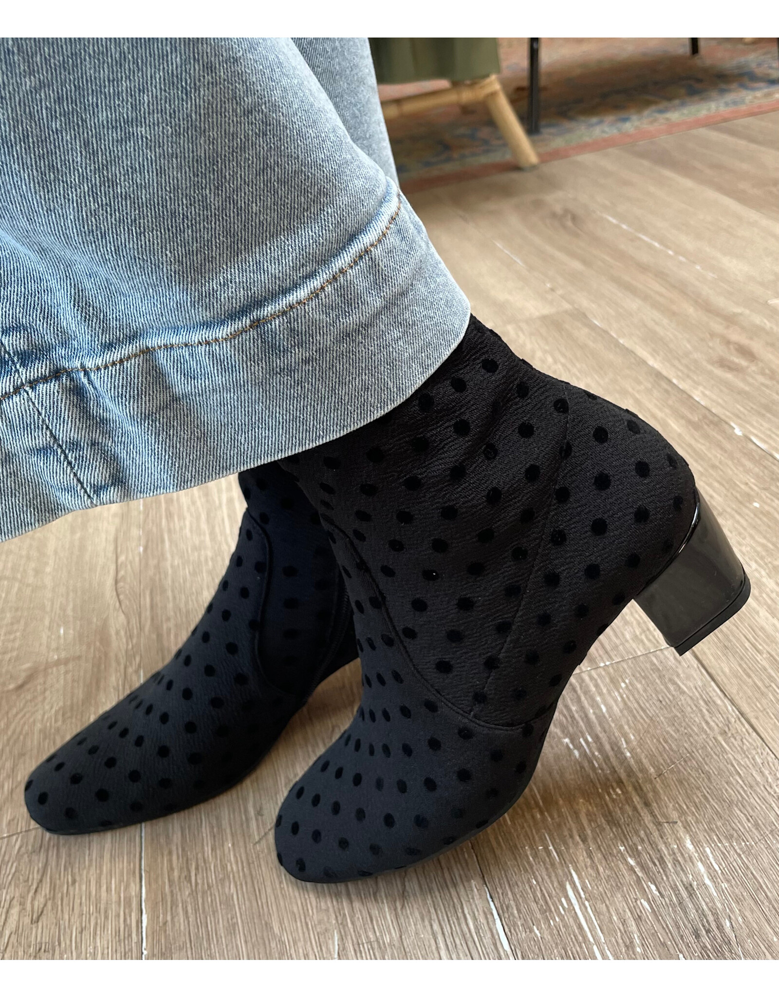 Django and Juliette Django & Juliette - Hartful (Blk Spot Stretch Fabric)