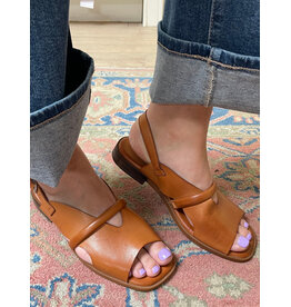 Ateliers Ateliers - Francesca Sandal (Tan)