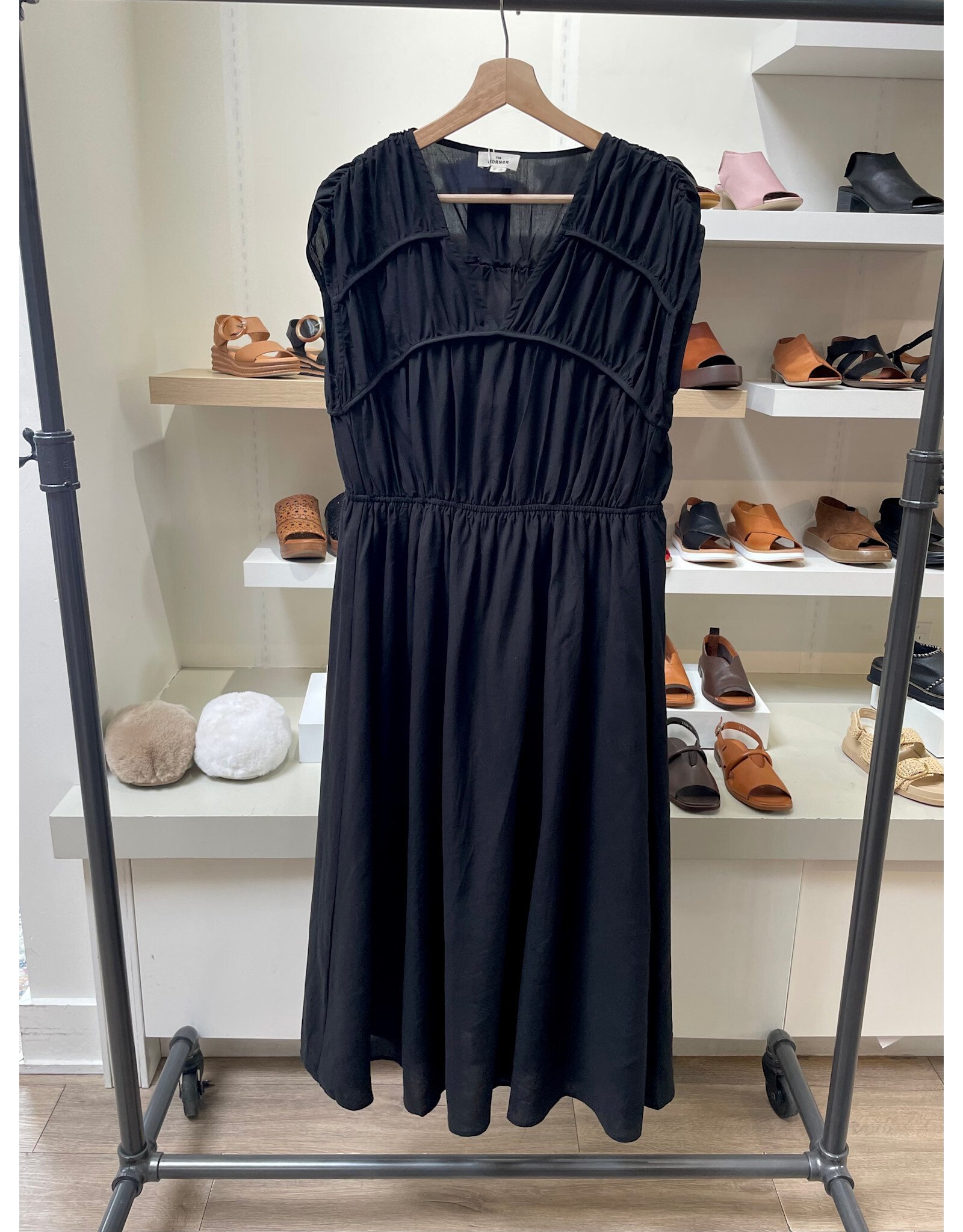 Korner Korner - V Neck Midi Dress (Black)