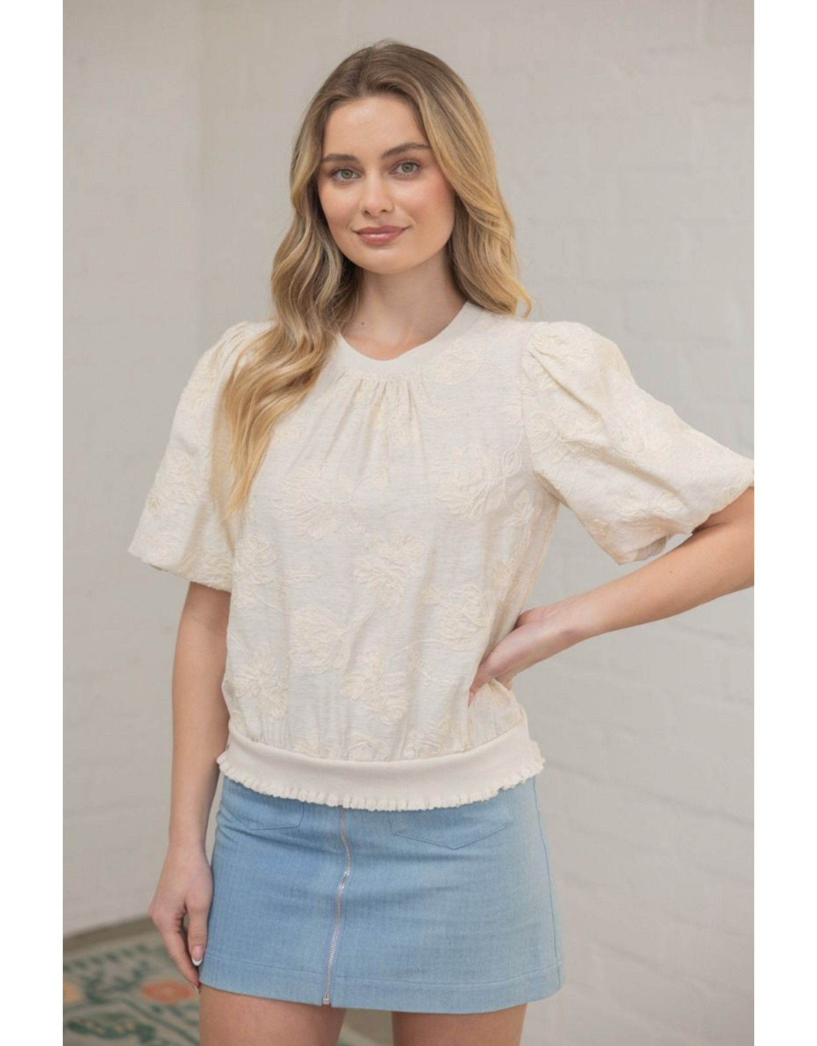 Voy Floral Embroidered Bubble Sleeve Top (Cream)