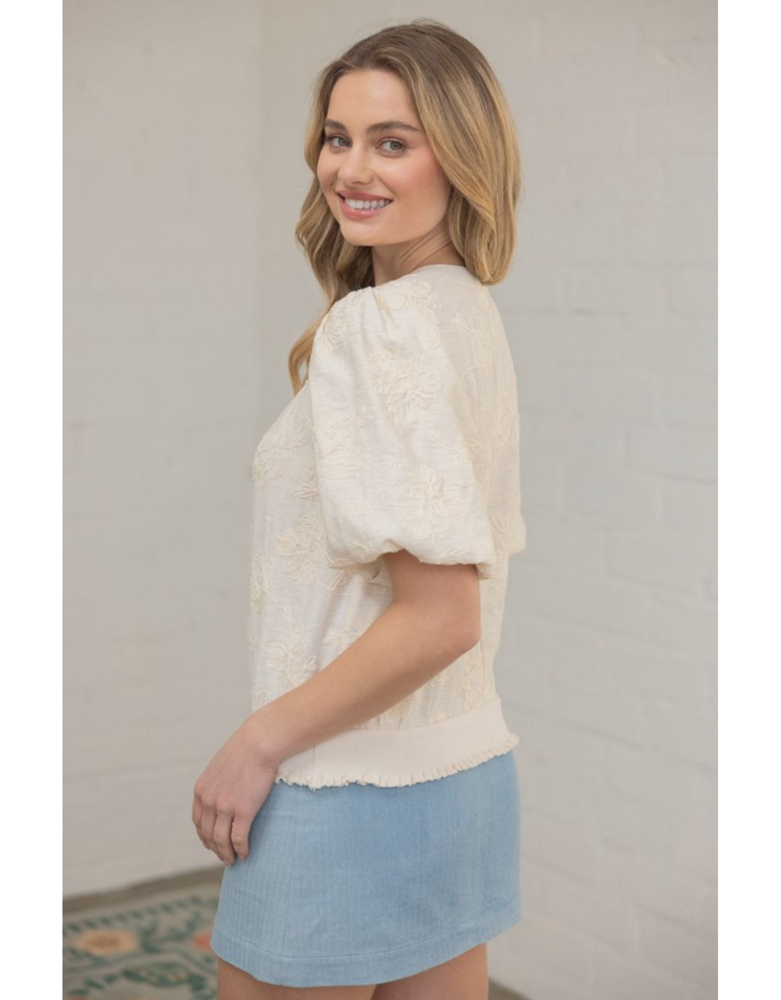 Voy Floral Embroidered Bubble Sleeve Top (Cream)