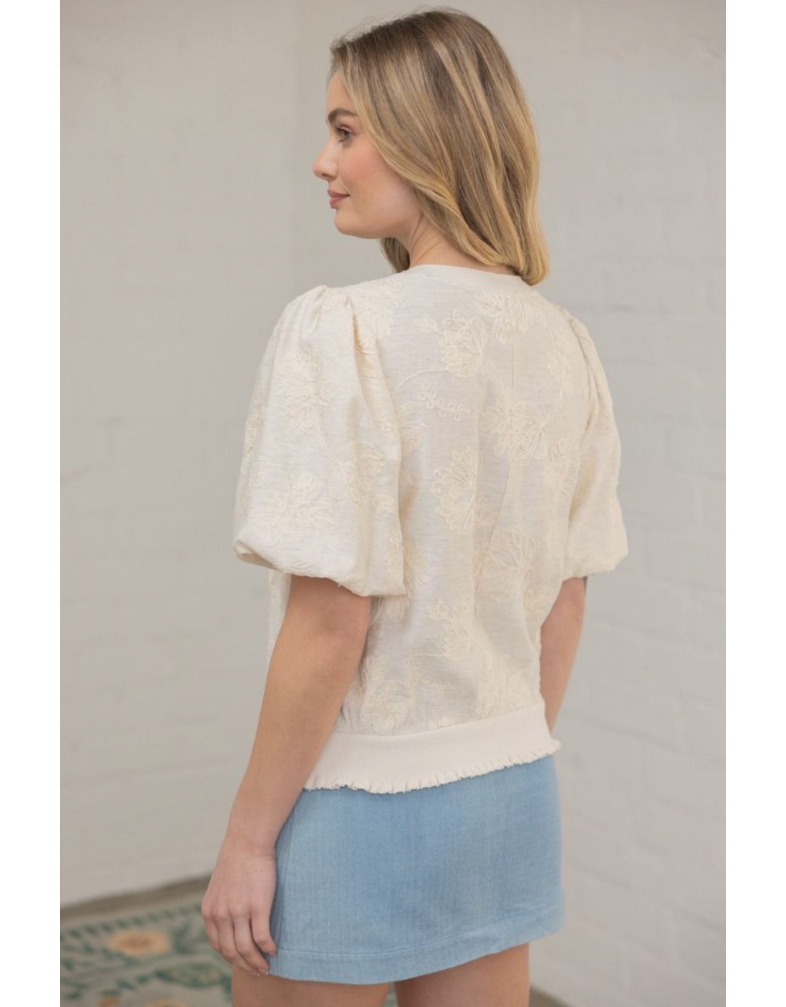 Voy Floral Embroidered Bubble Sleeve Top (Cream)
