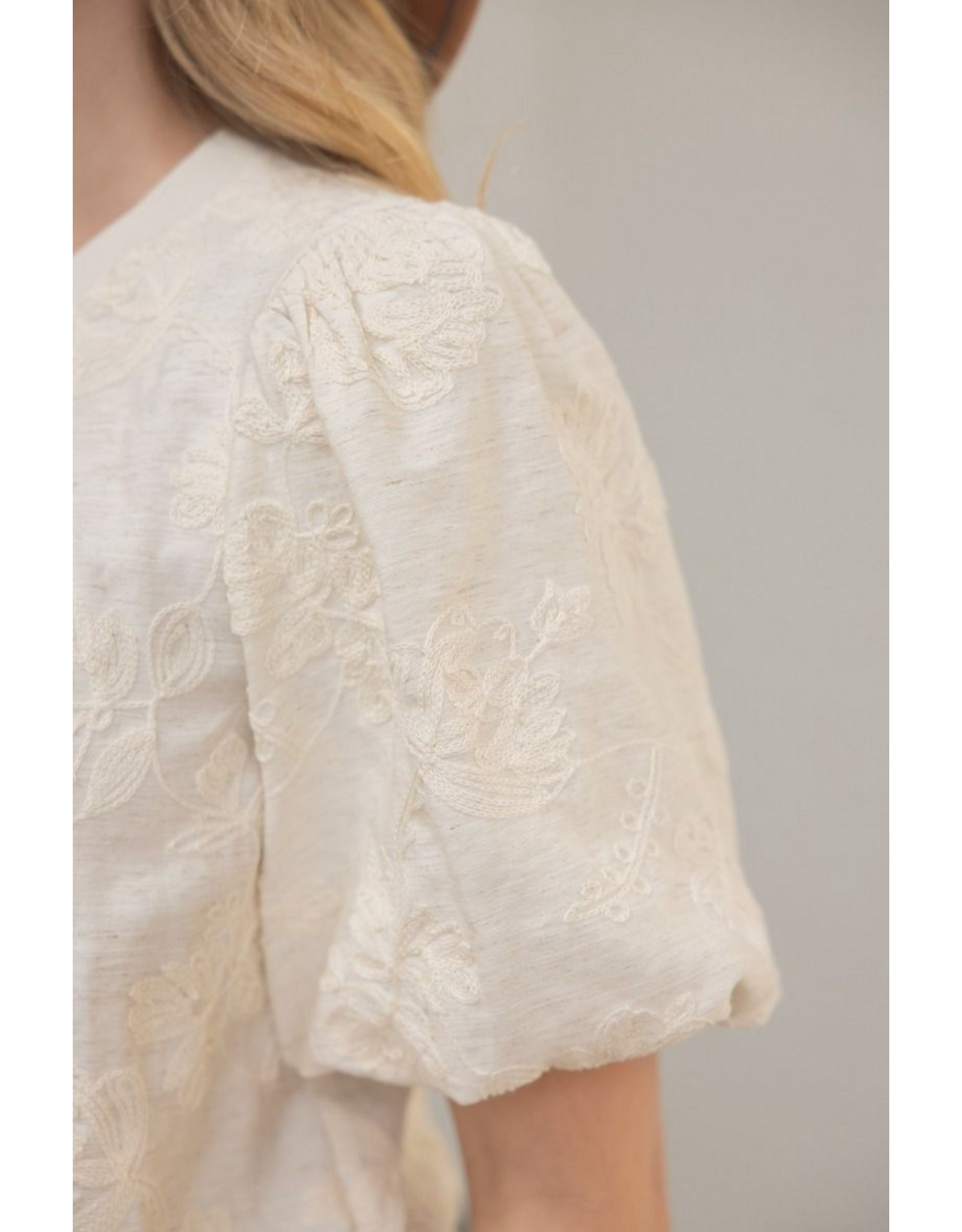 Voy Floral Embroidered Bubble Sleeve Top (Cream)