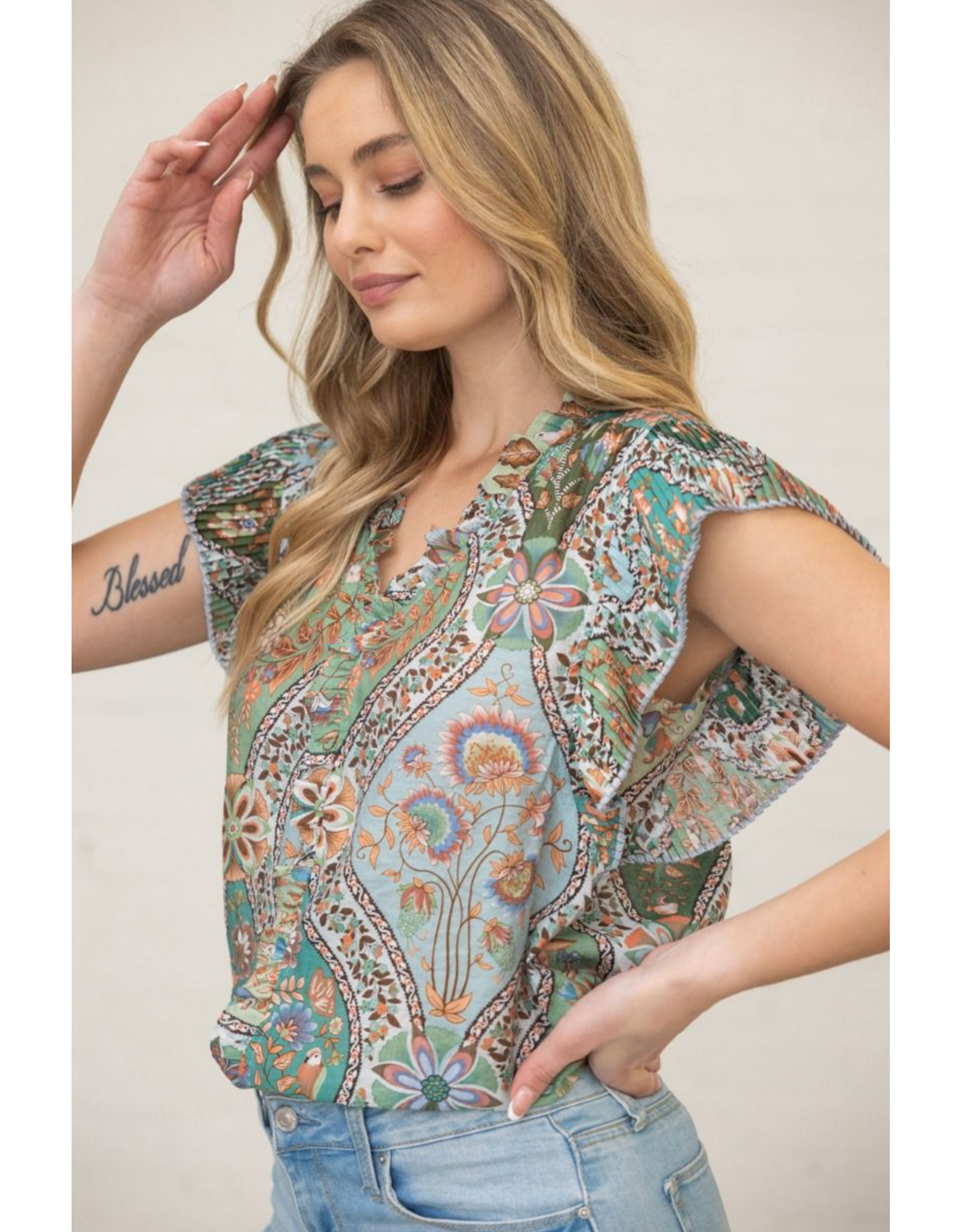Voy Floral Print Top with Pleated Sleeves (Green)