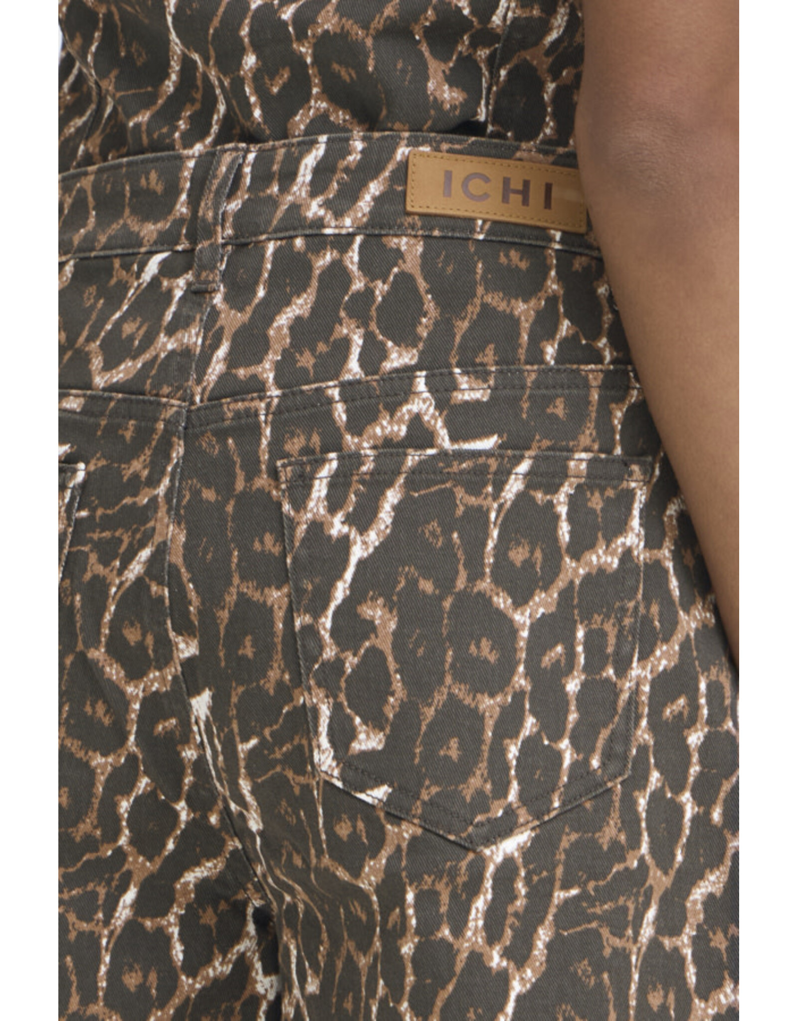 ICHI ICHI - Brokes Leopard Print Shorts