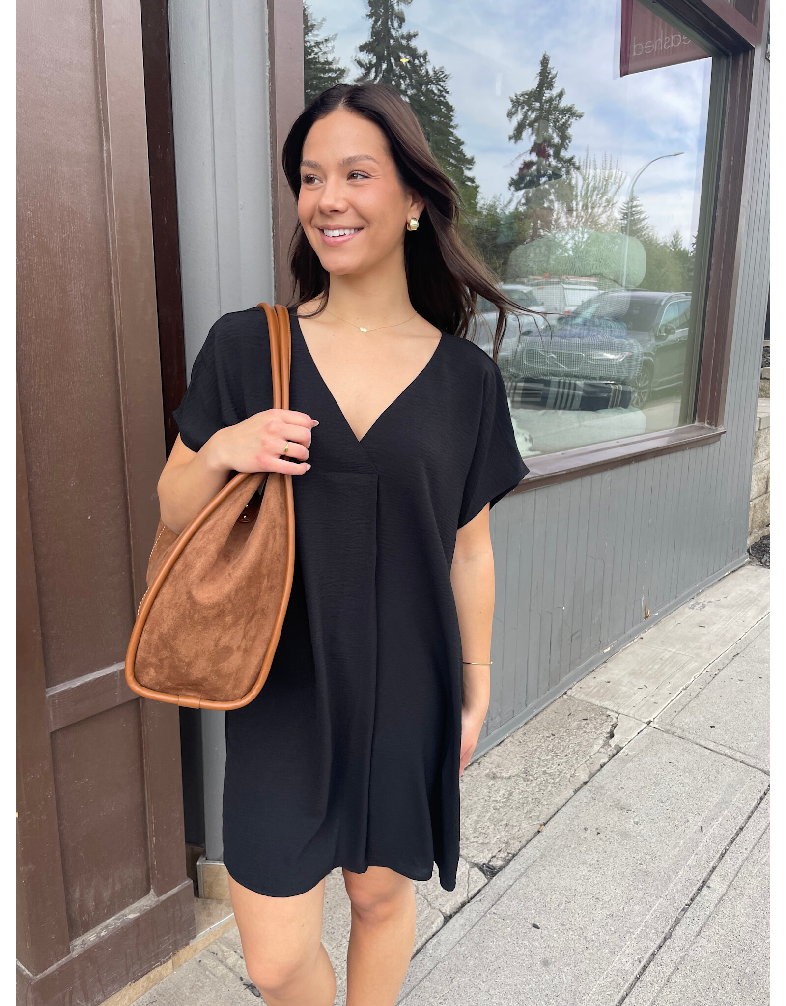 ee:some V Neck Dress with Pockets (Black)