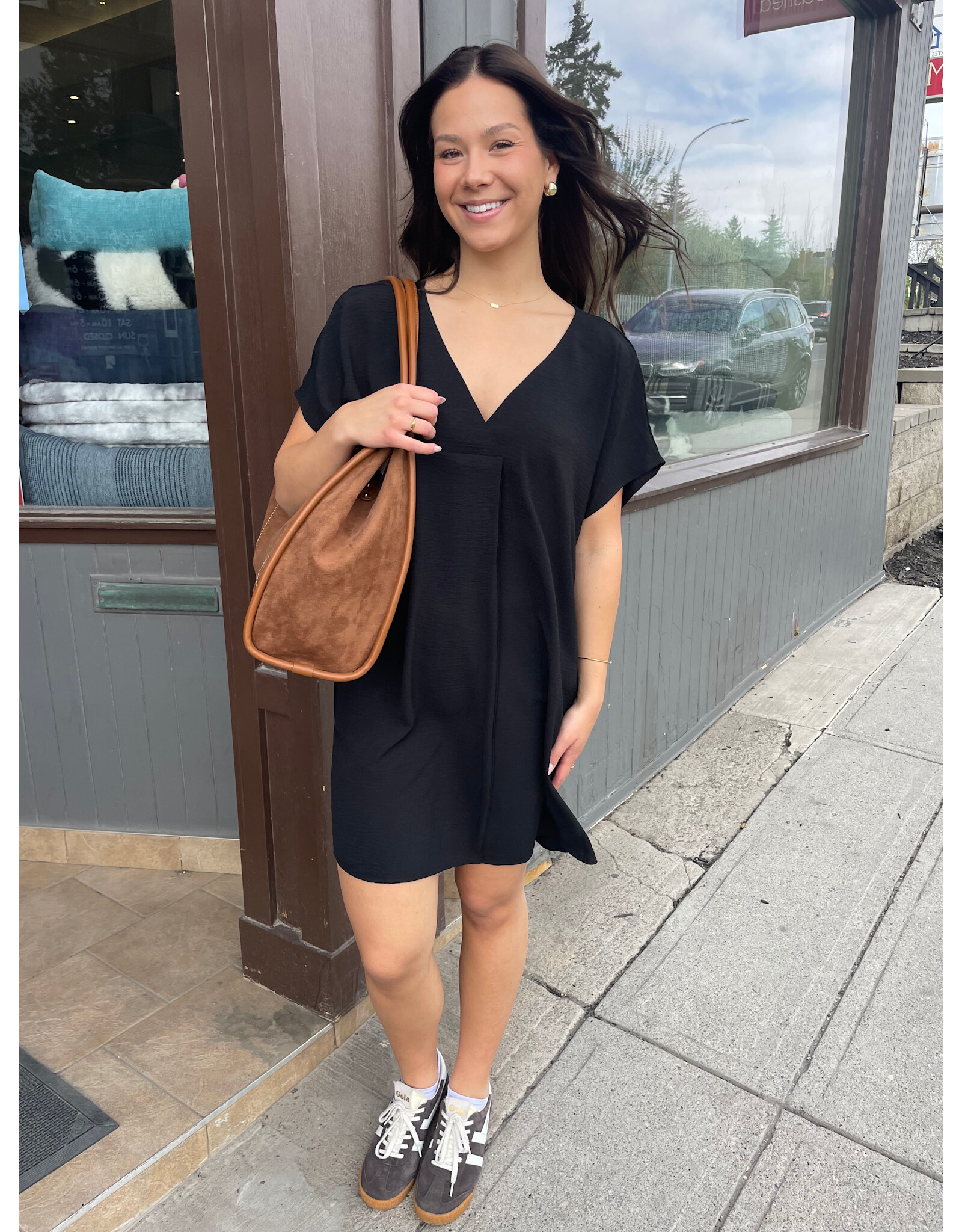 ee:some V Neck Dress with Pockets (Black)