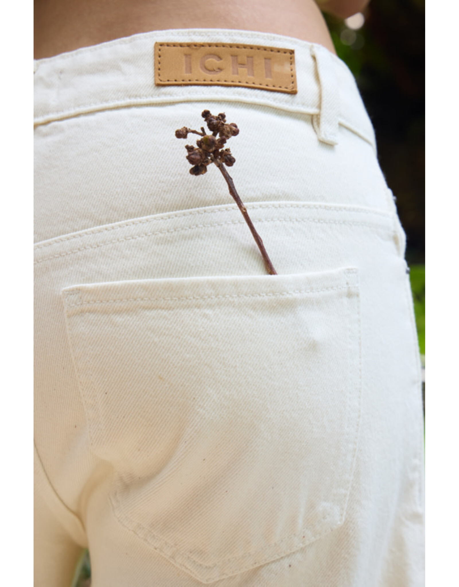 ICHI ICHI - Kirsten Bermuda Short (Birch)
