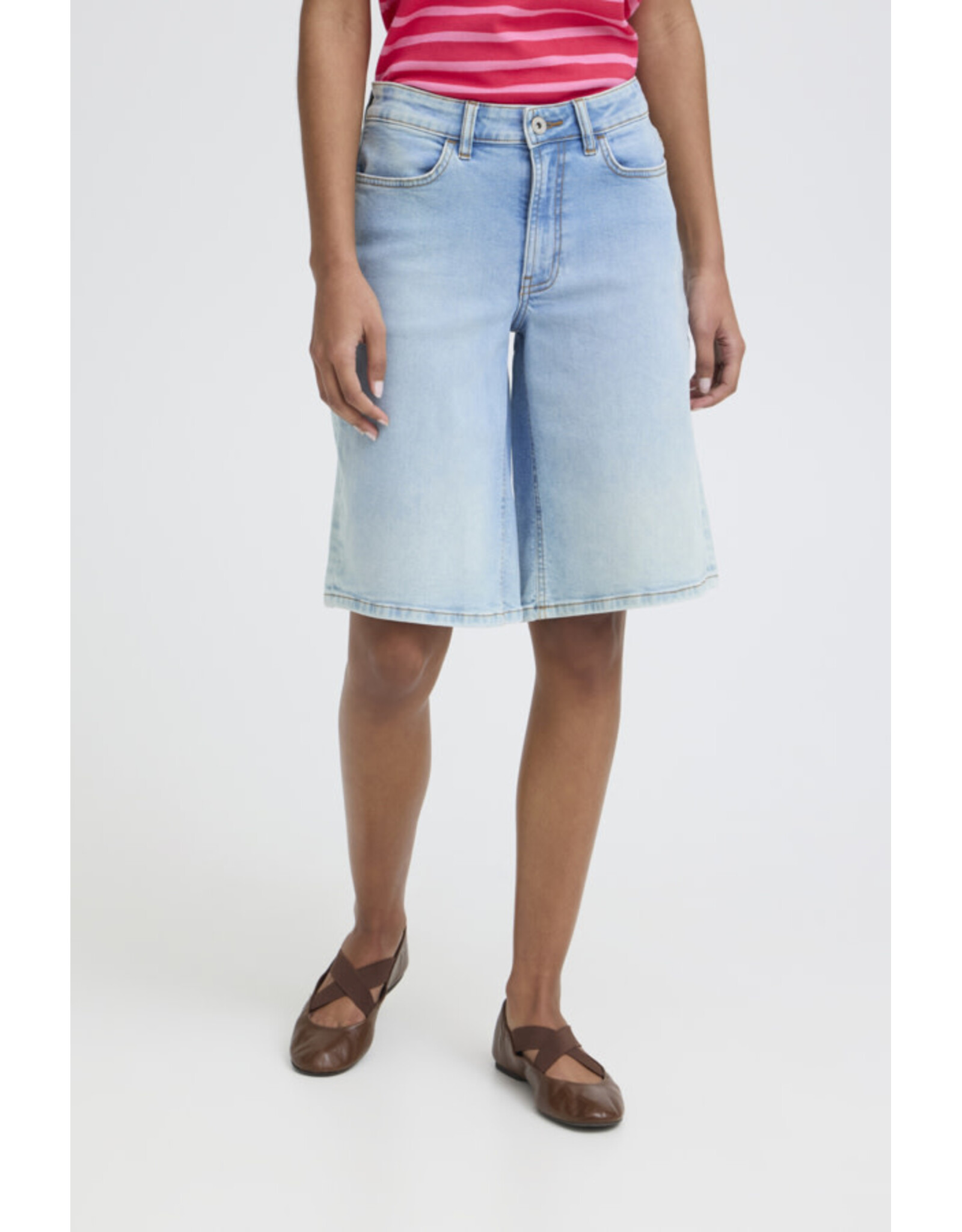 ICHI ICHI - Twiggy Bermuda Short (Light Blue)