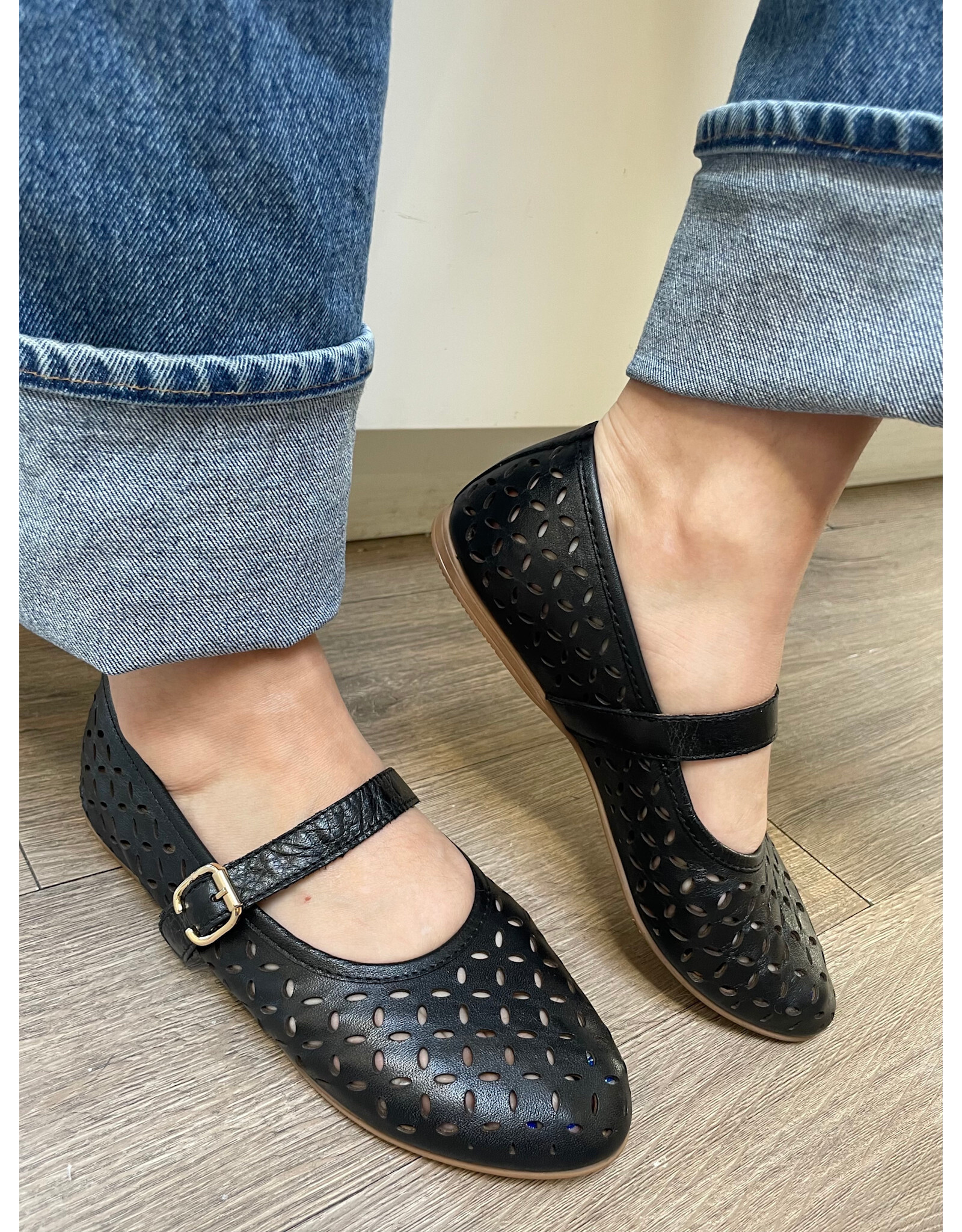 Bueno Bueno - Kehlani Perforated Mary Jane Flat (Black)