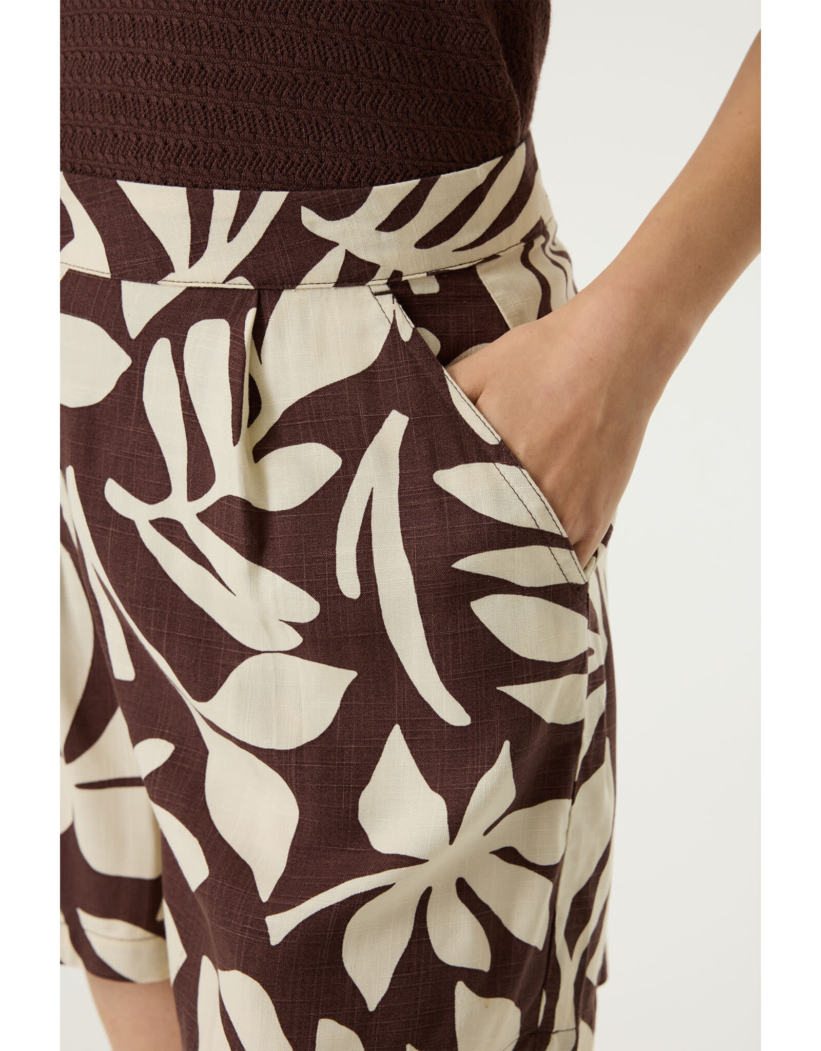 Garcia Garcia - Floral Print Shorts (Brown / White)