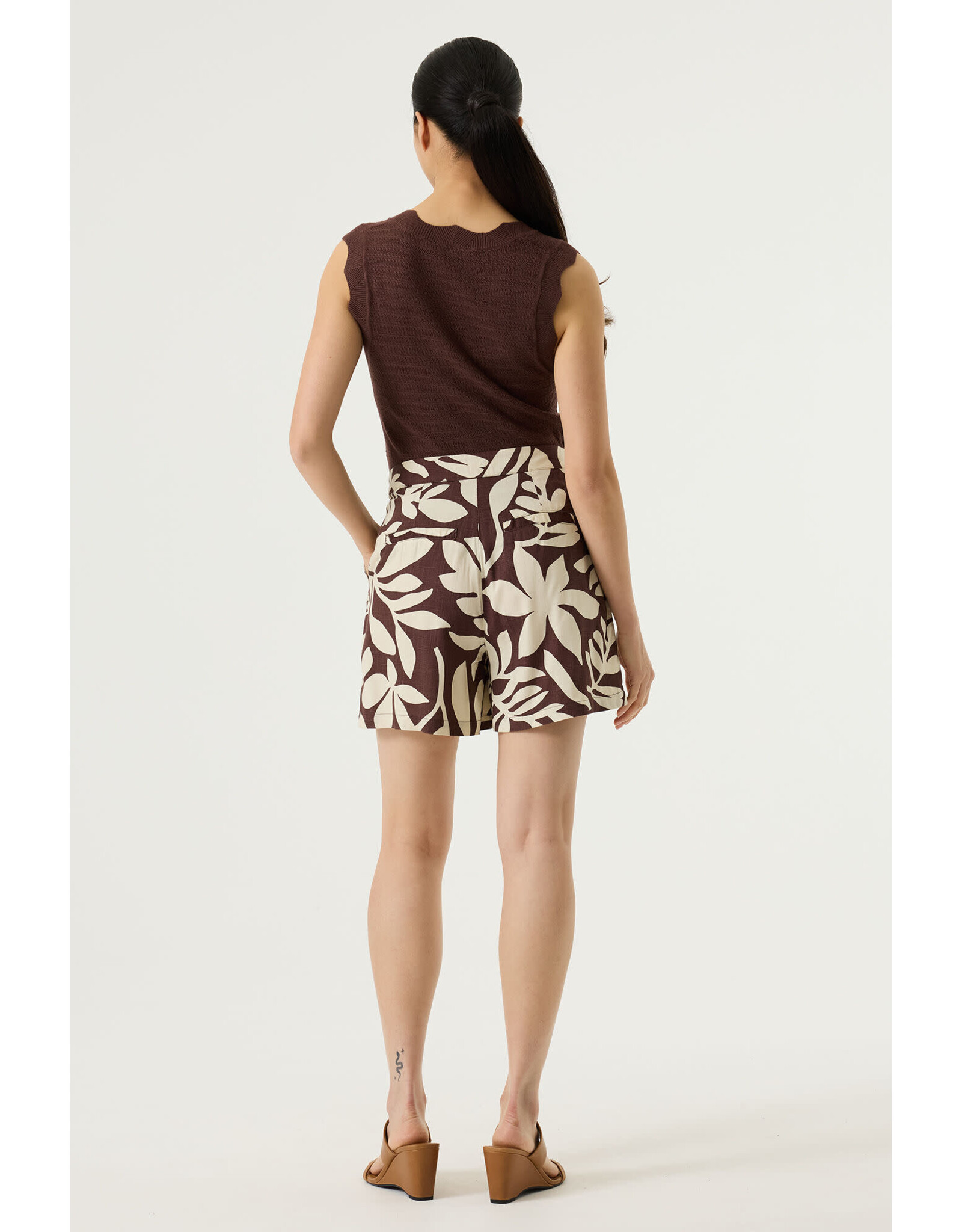 Garcia Garcia - Floral Print Shorts (Brown / White)