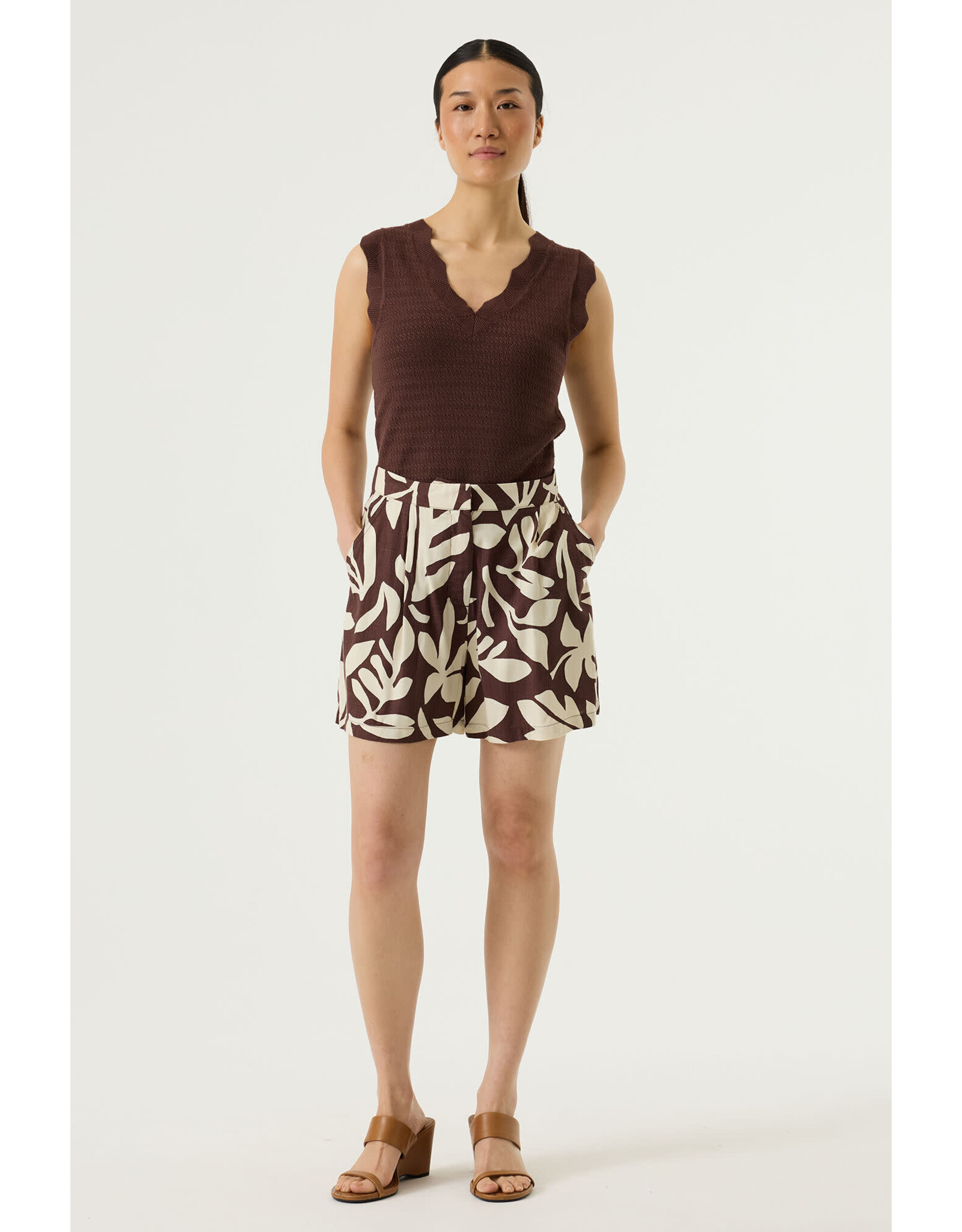 Garcia Garcia - Floral Print Shorts (Brown / White)
