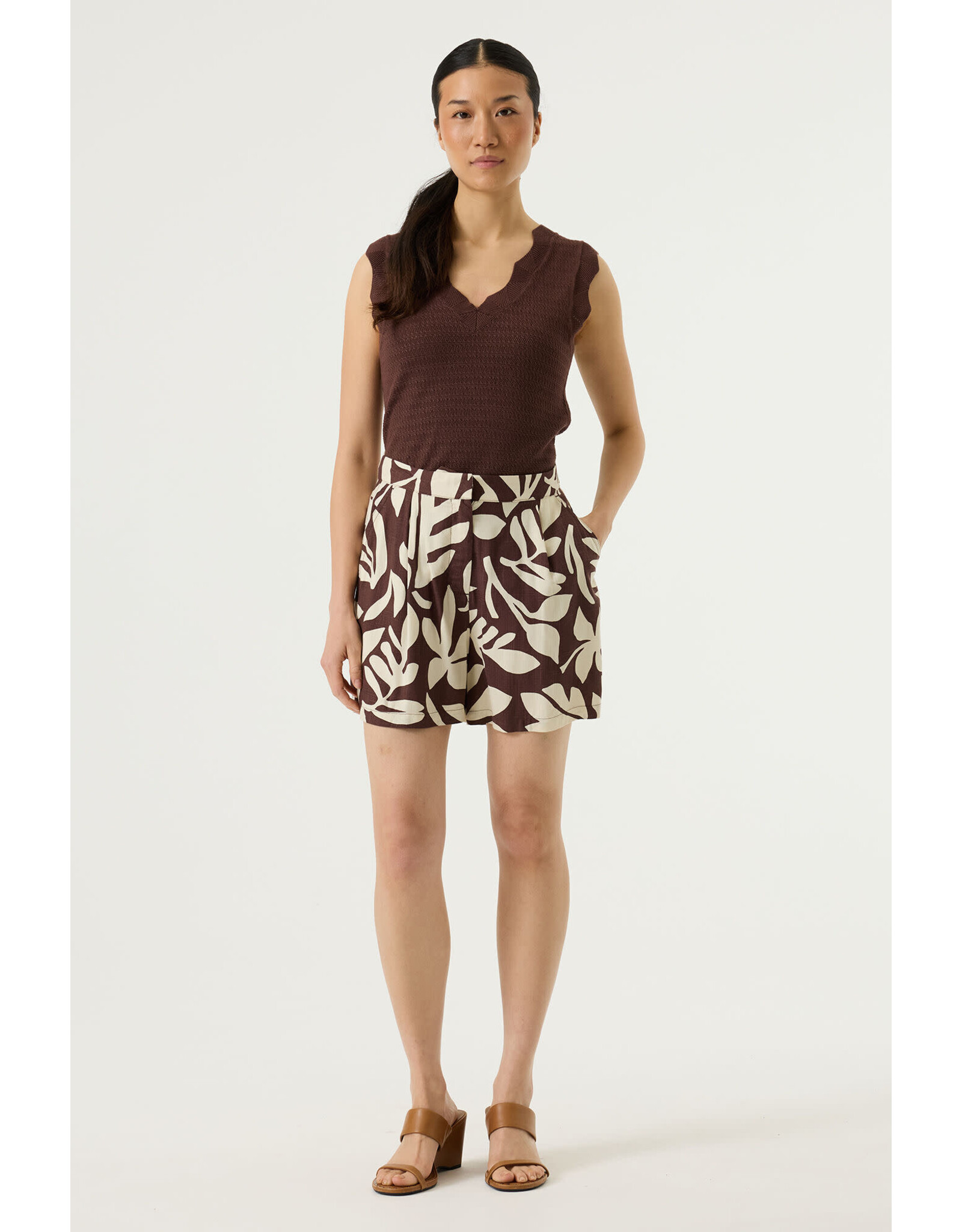 Garcia Garcia - Floral Print Shorts (Brown / White)