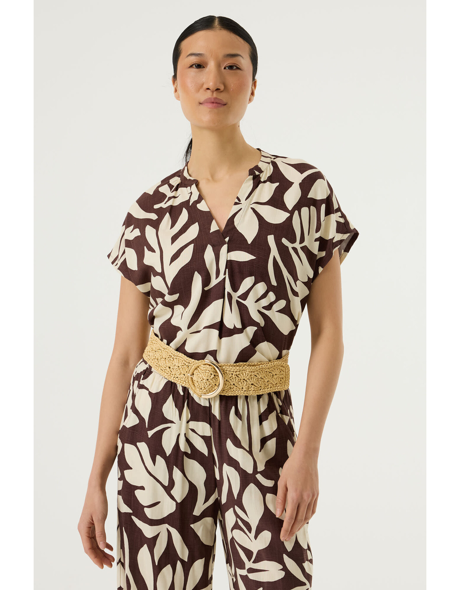 Garcia Garcia - Short Sleeve Floral Print Blouse (Brown / White)