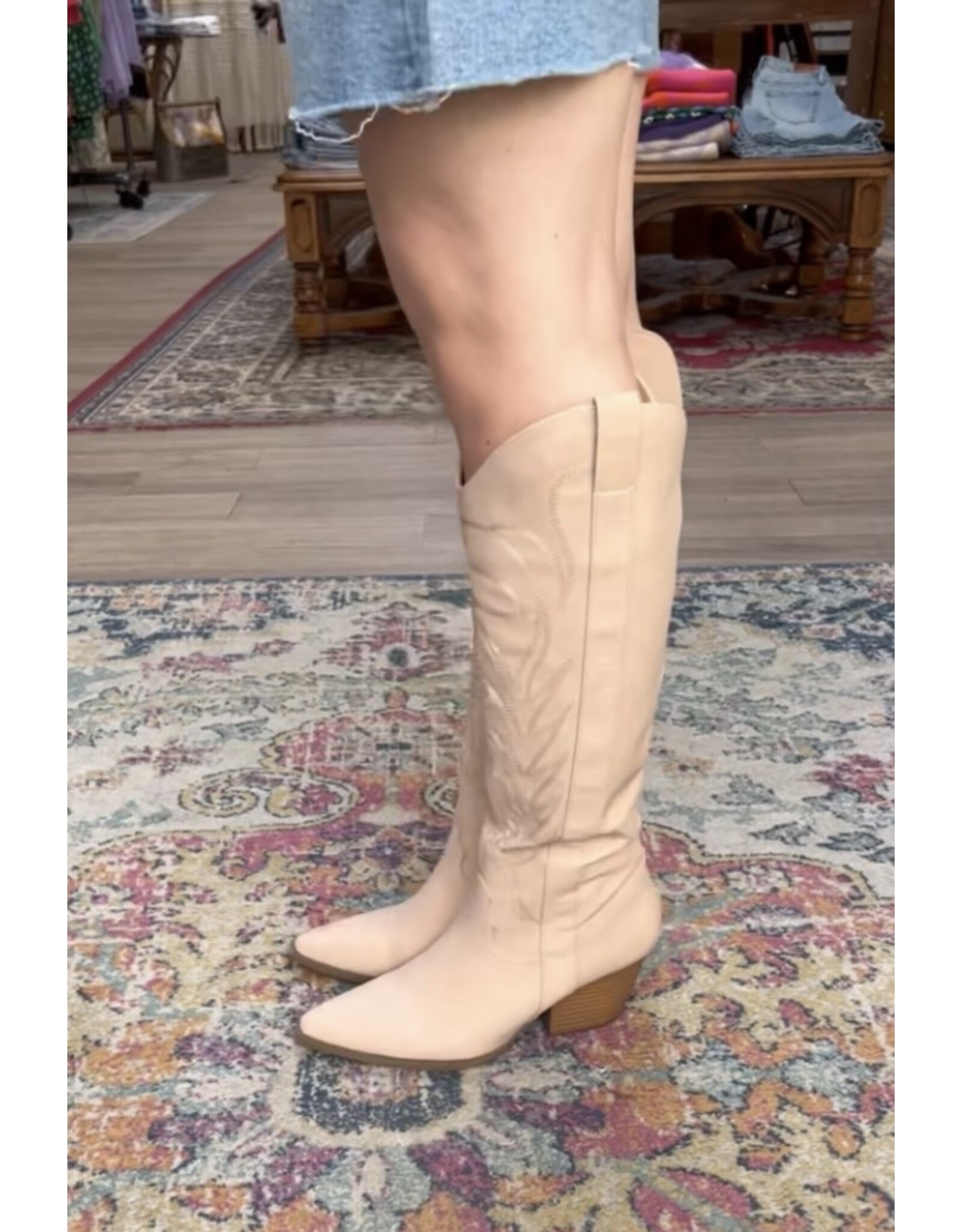 Qupid Vaca 35 western boot (nude nubuck)
