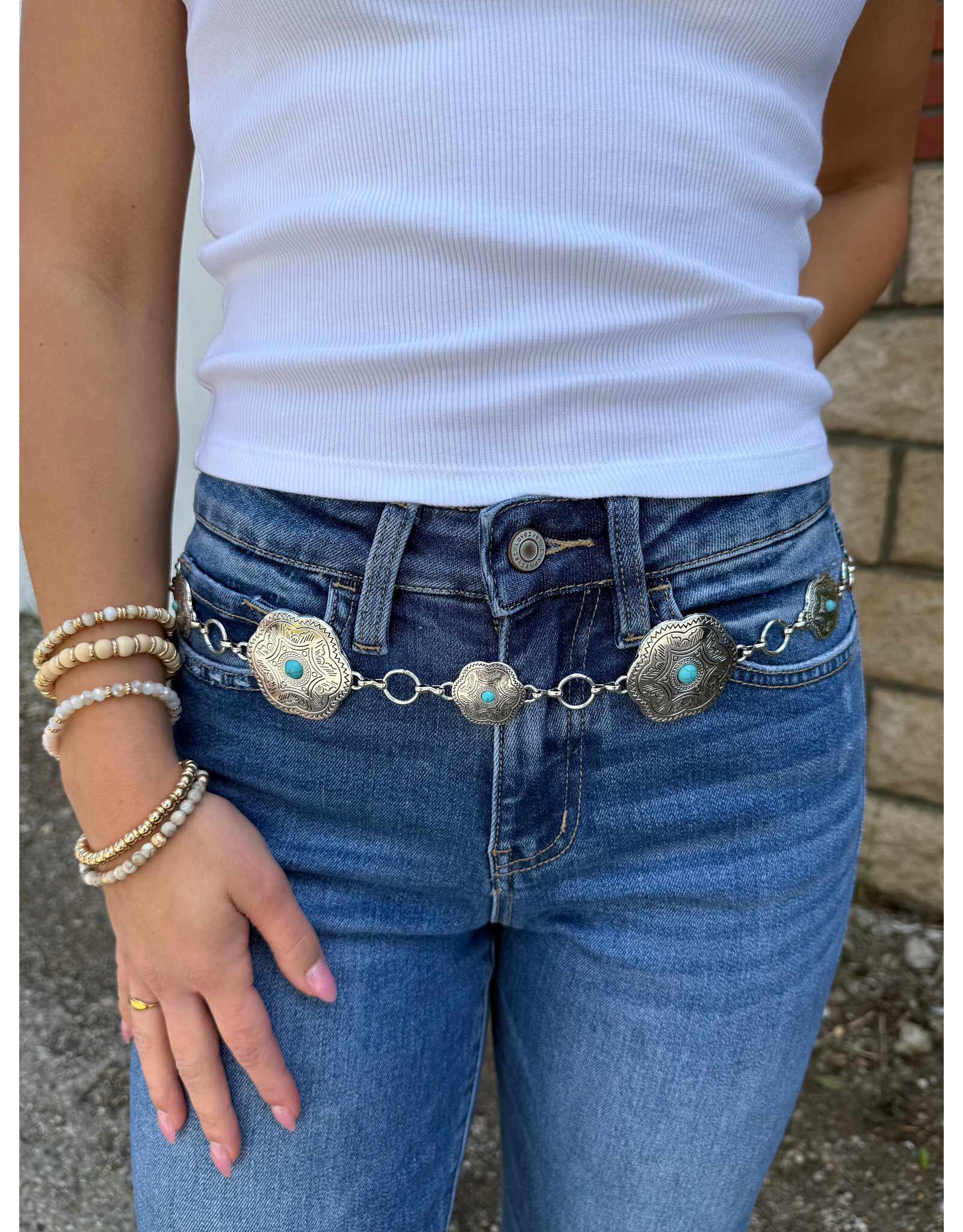 Fame Accessories Floral Disc Western Concho Chain Belt (Silver)
