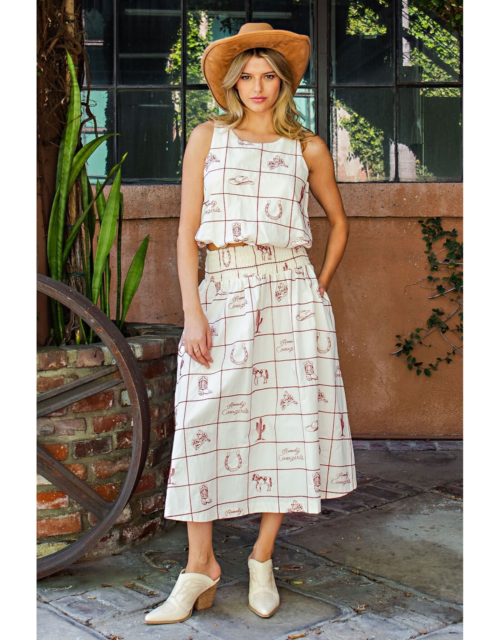 ee:some Western Embroidered Bubble Hem Tank (Cherry / Wood / Cream)
