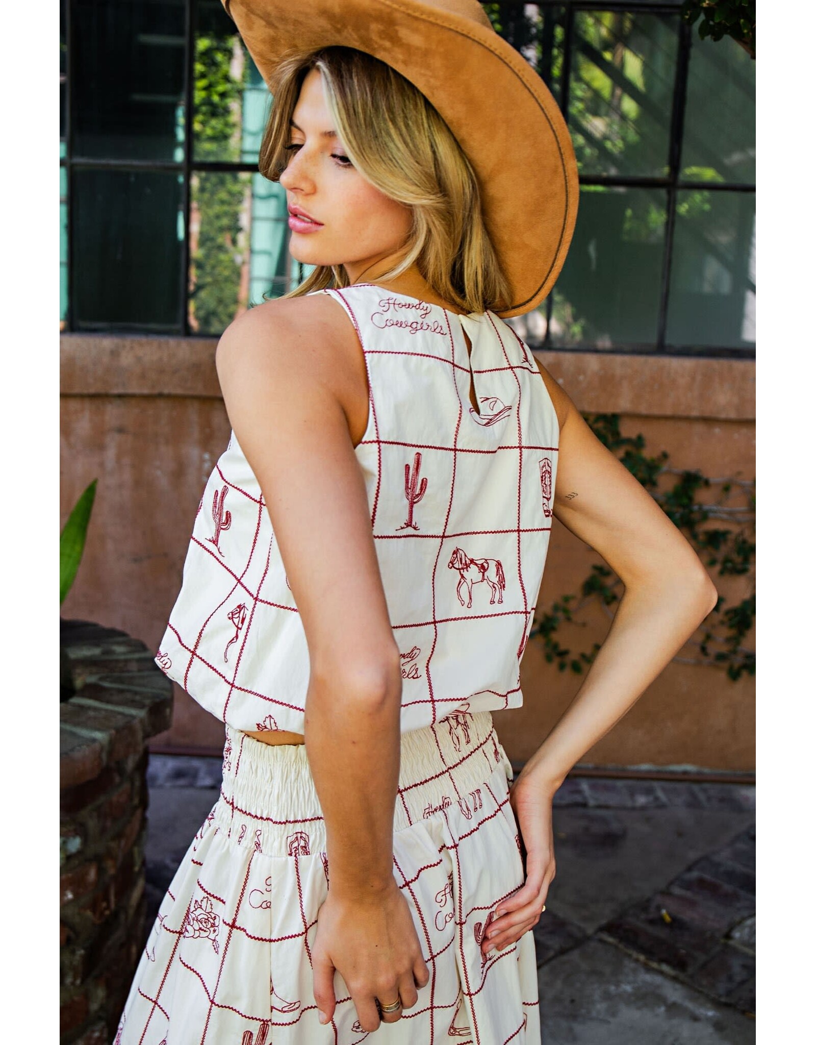 ee:some Western Embroidered Bubble Hem Tank (Cherry / Wood / Cream)