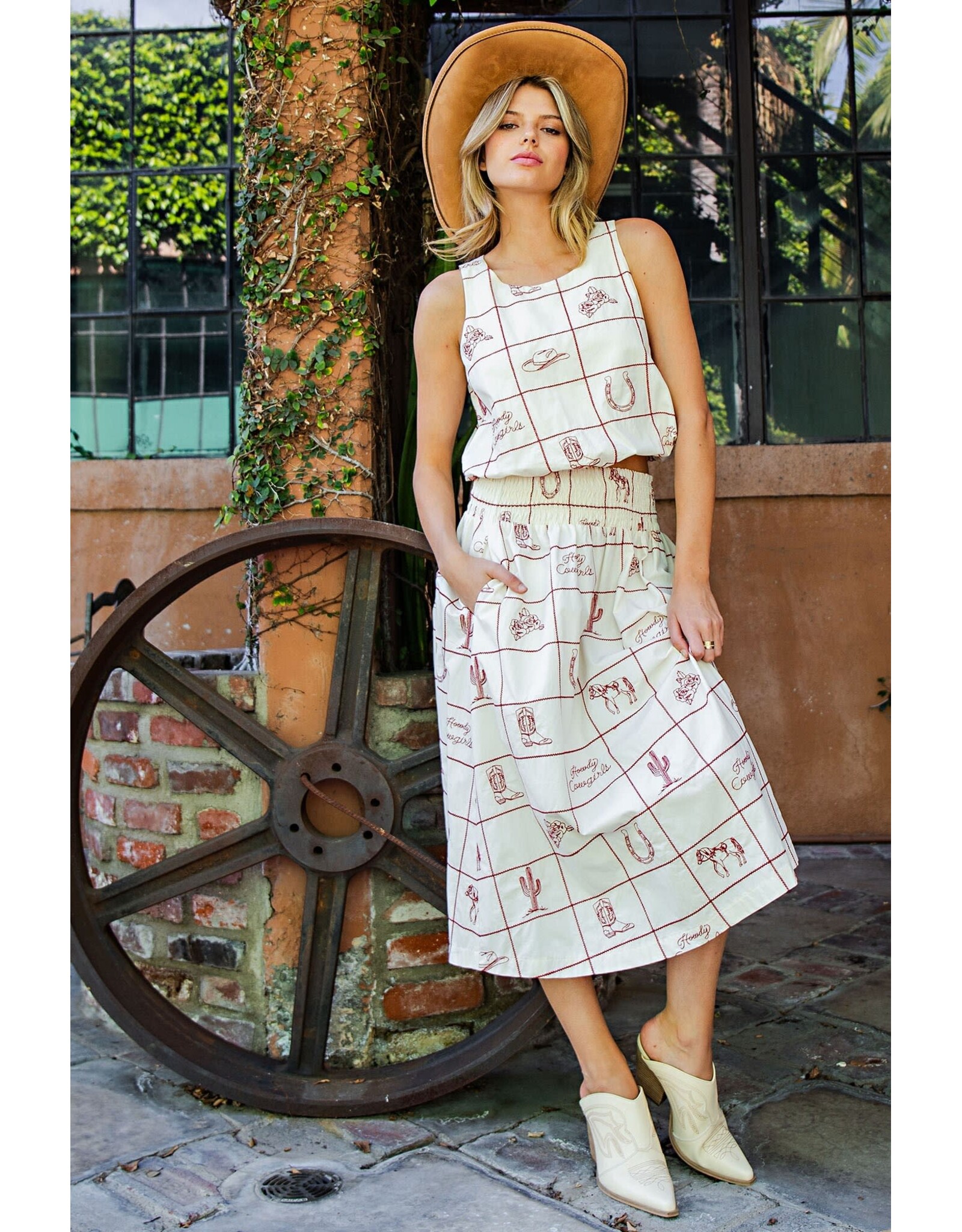 ee:some Western Embroidered Bubble Hem Tank (Cherry / Wood / Cream)