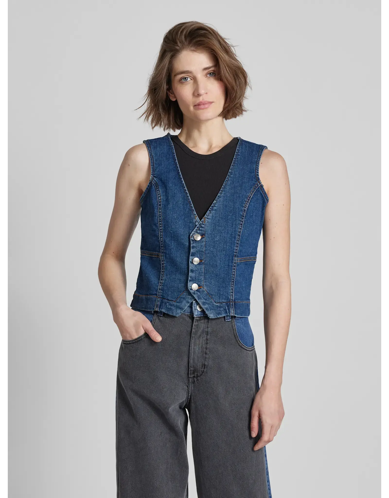 b.young b.young - Komma Denim Waistcoat (Light Blue)