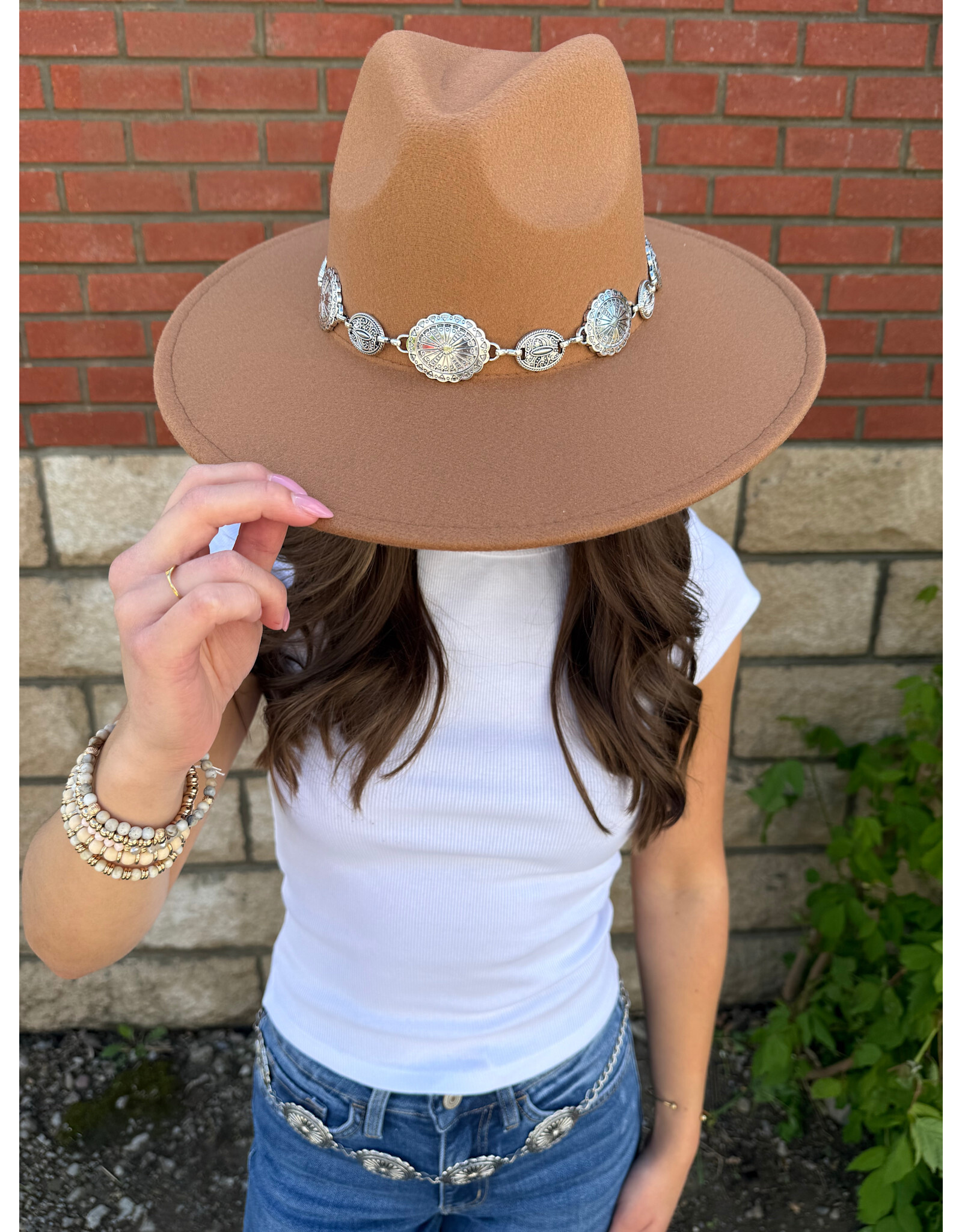 Fame Accessories Oval Coin Chain Fedora Hat (Tan)