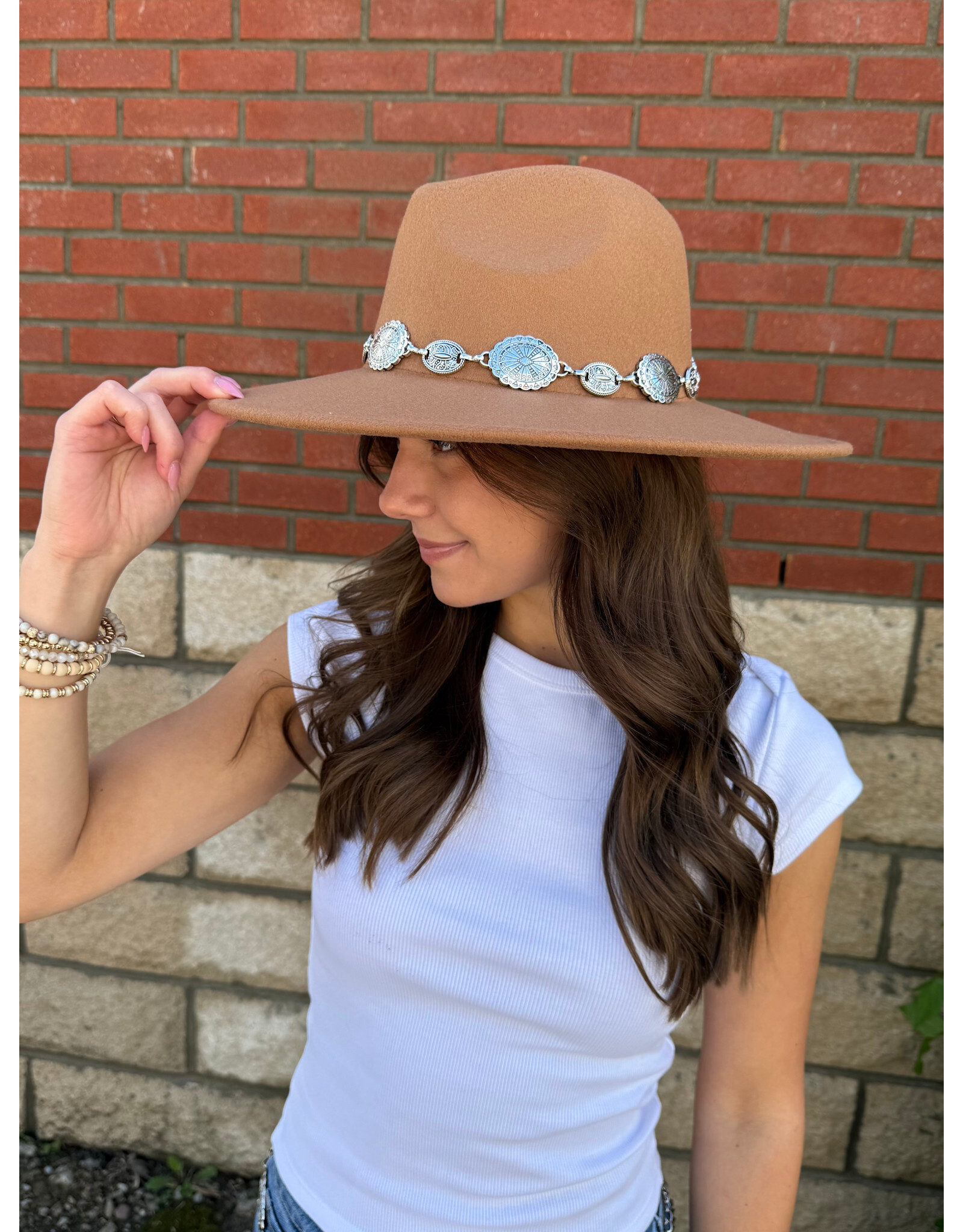 Fame Accessories Oval Coin Chain Fedora Hat (Tan)