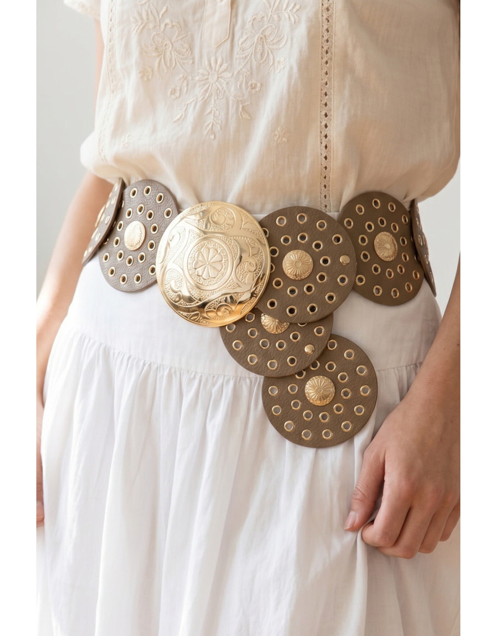Fame Accessories Faux Leather Grommet Disc Chain Belt (Bronze)