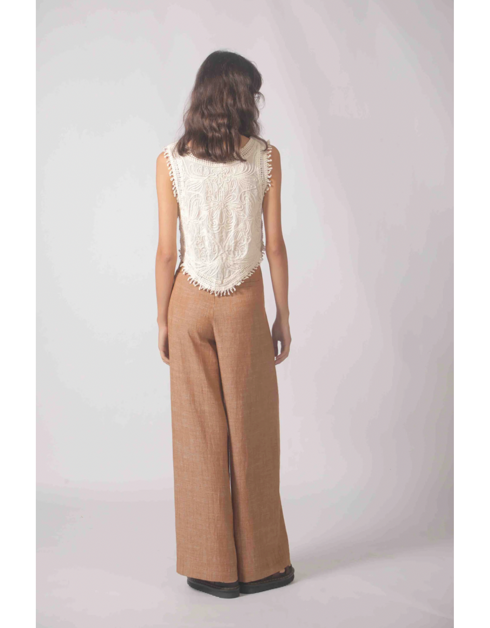Korner Korner - Embroidered Crochet Tank (Cream)
