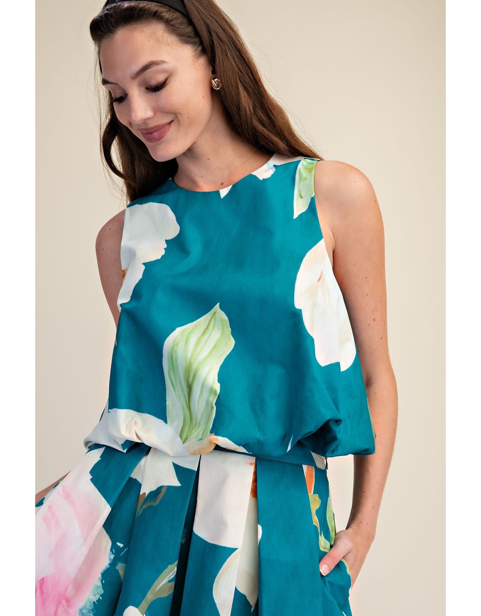 glam Floral Print Sleeveless Top with Bubble Hem (Turquoise)