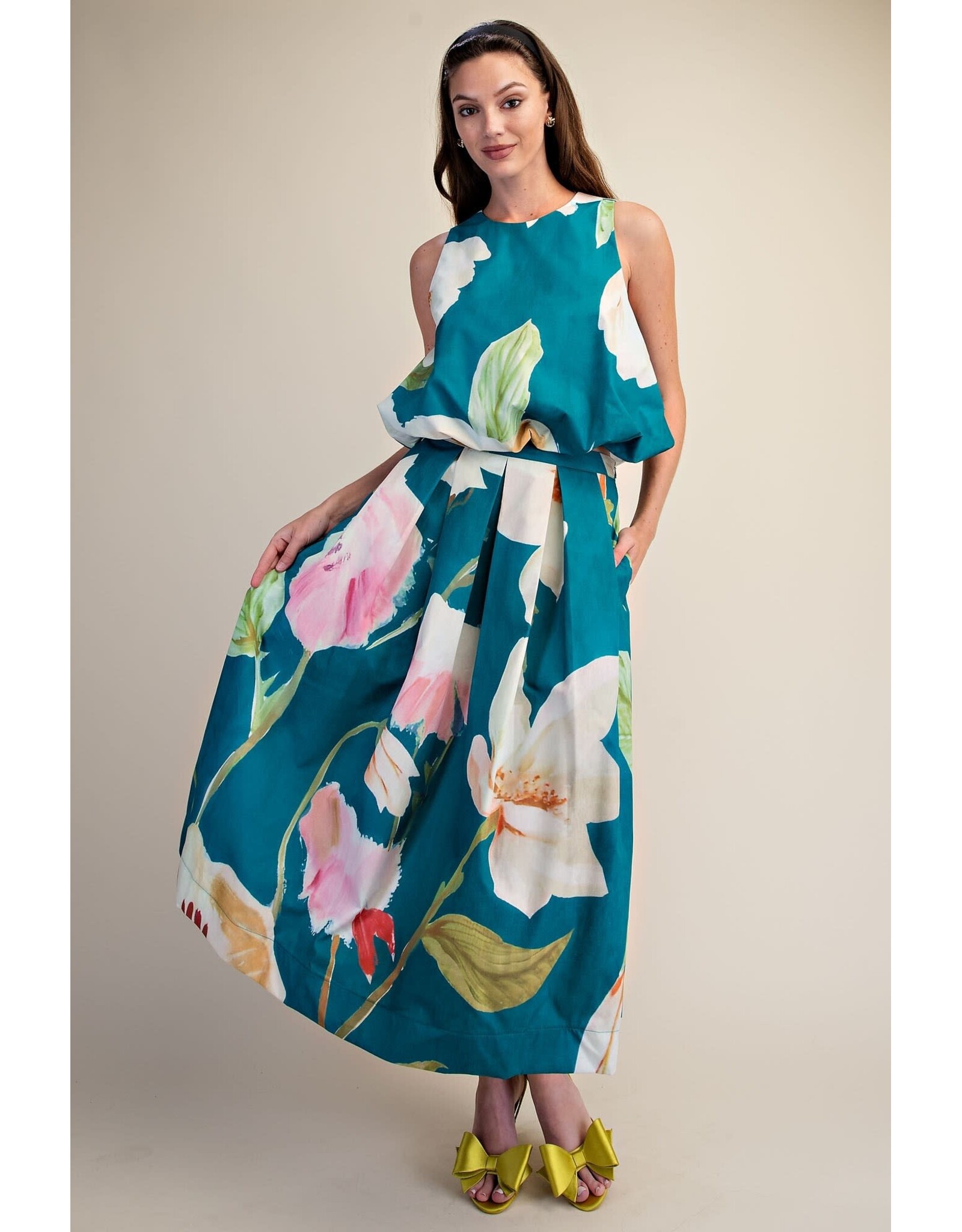 glam Floral Print Sleeveless Top with Bubble Hem (Turquoise)