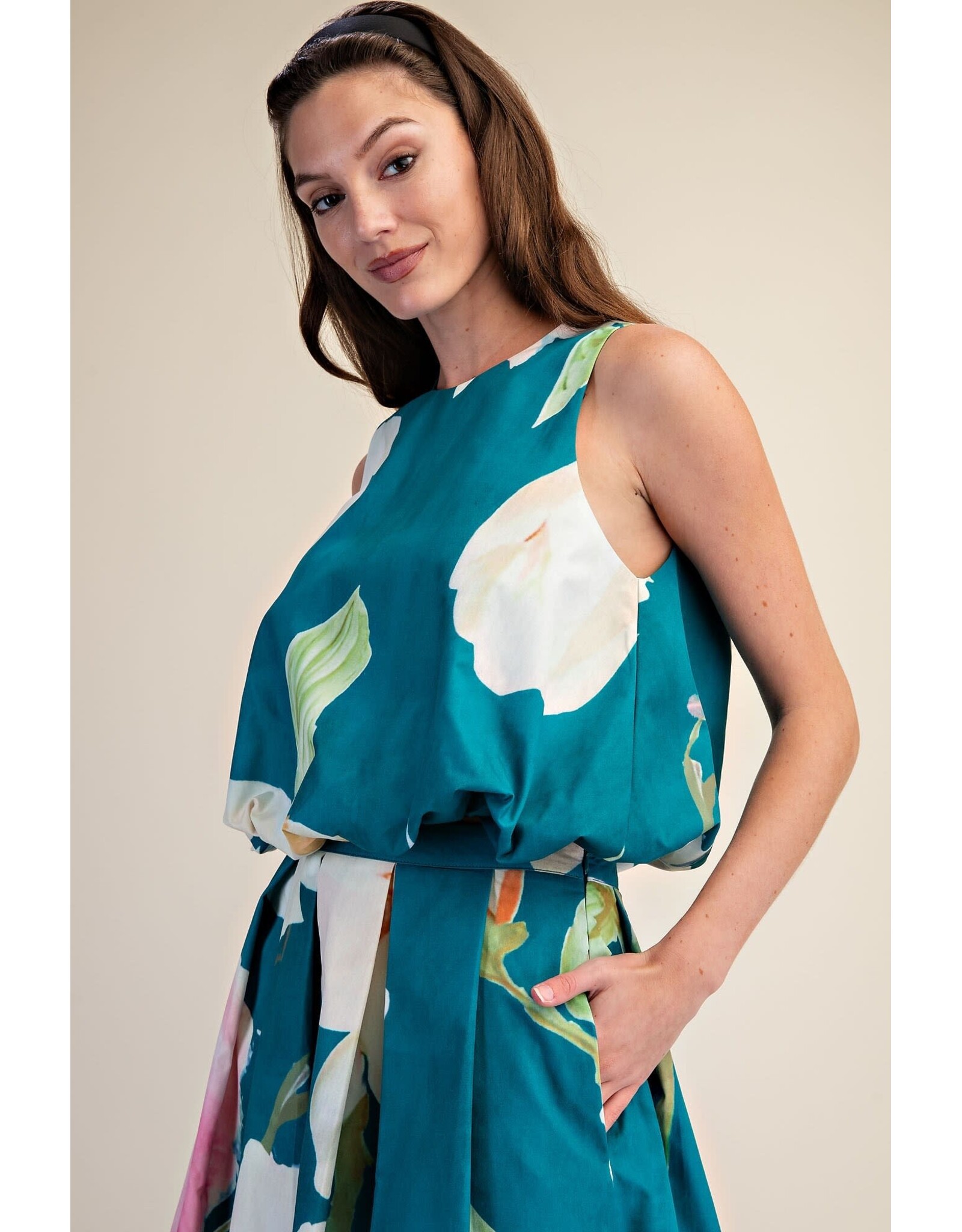 glam Floral Print Sleeveless Top with Bubble Hem (Turquoise)