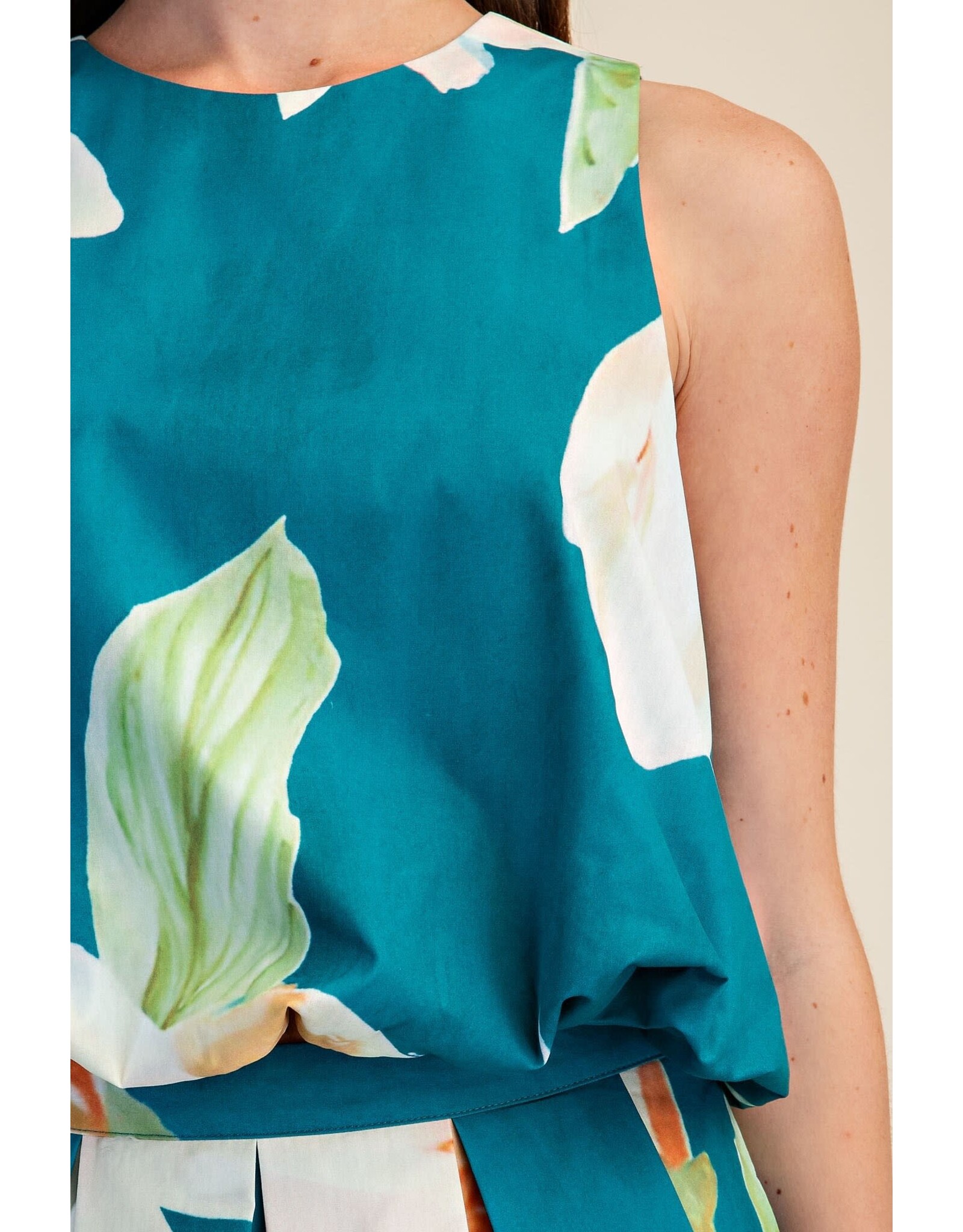 glam Floral Print Sleeveless Top with Bubble Hem (Turquoise)