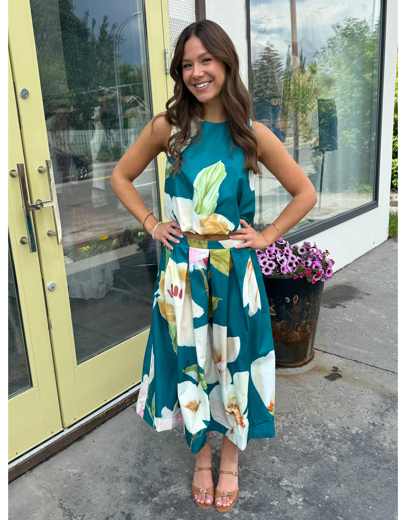 glam Floral Print Sleeveless Top with Bubble Hem (Turquoise)