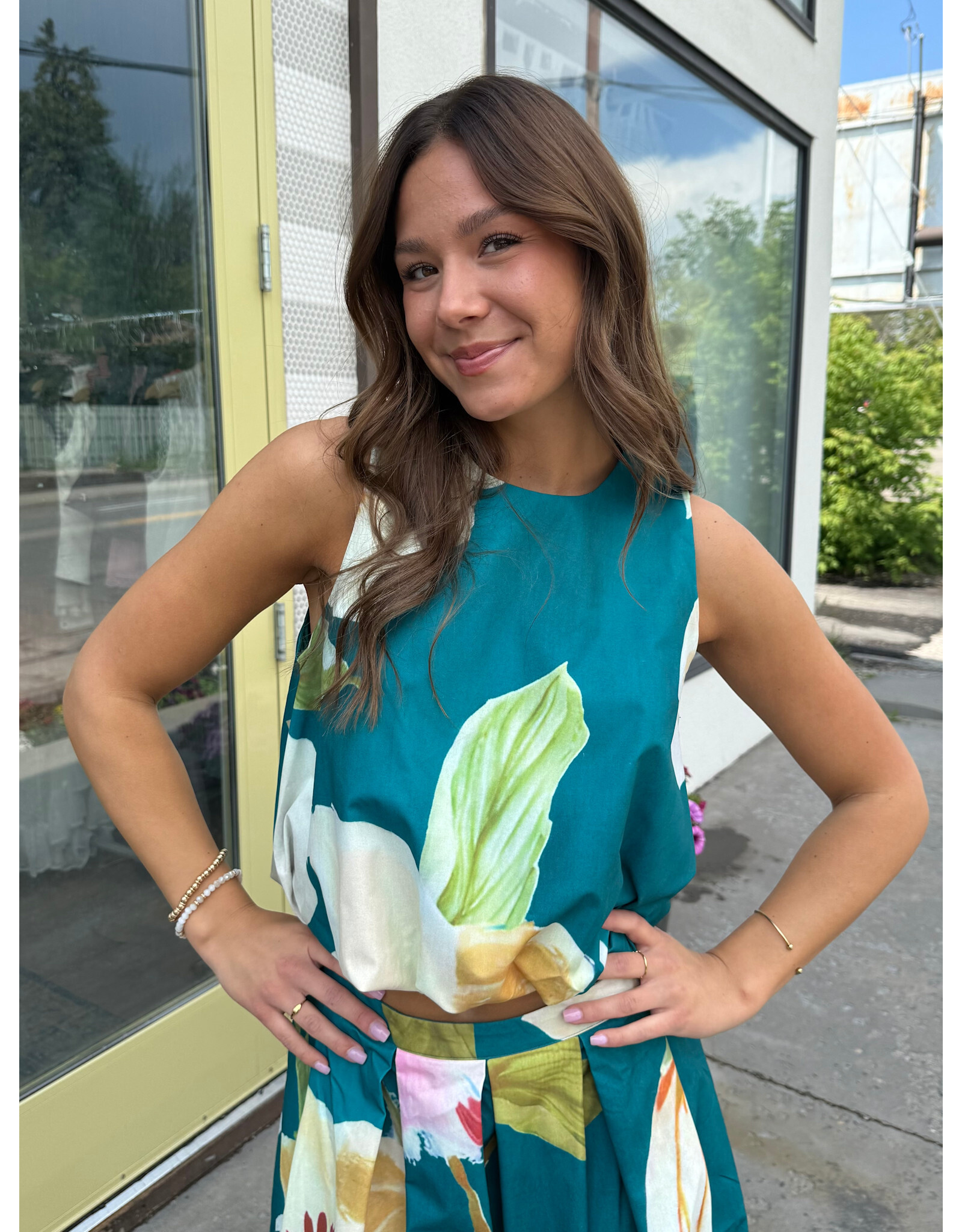 glam Floral Print Sleeveless Top with Bubble Hem (Turquoise)